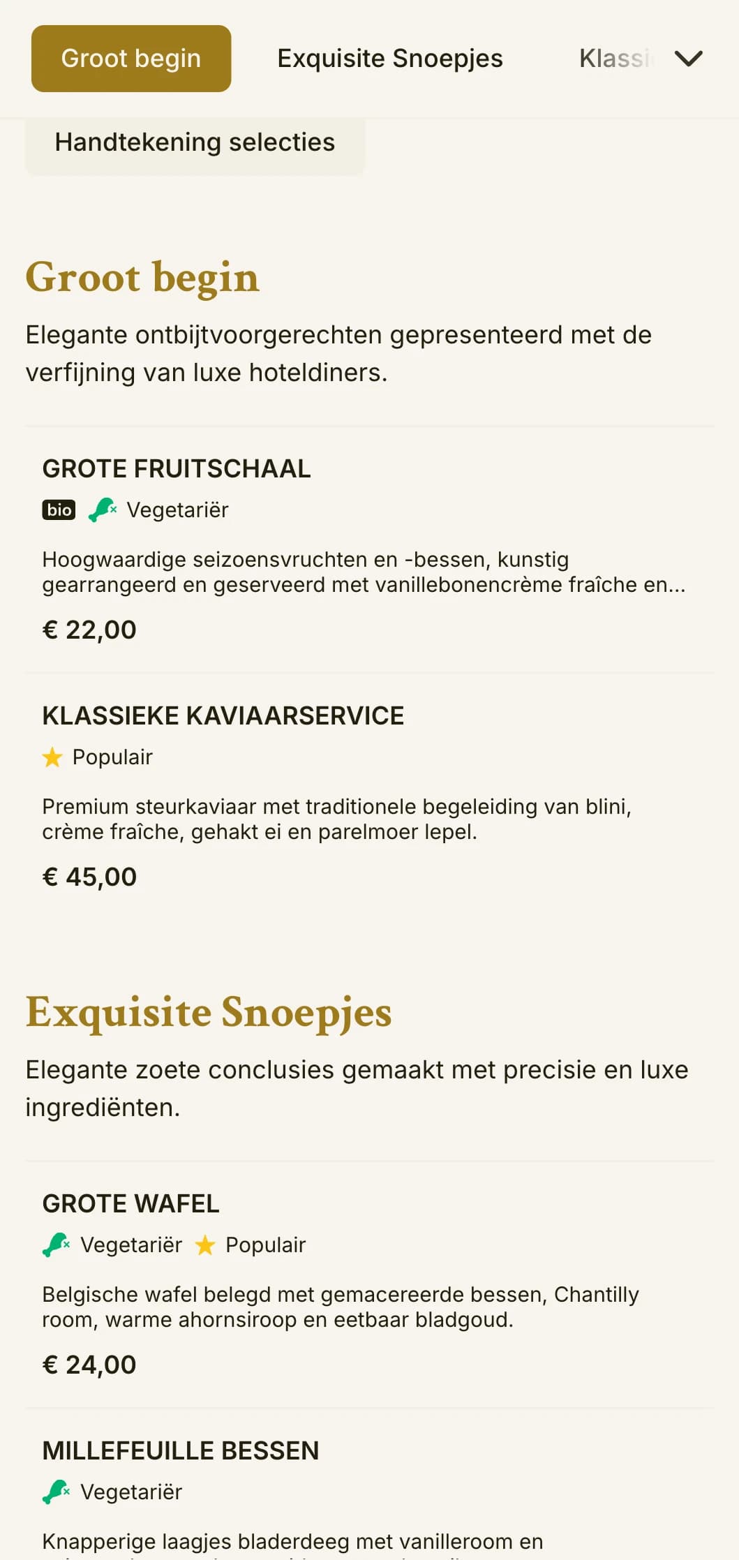 Verfijnd ochtenddiner met eersteklas ingrediënten en elegante presentatie in de traditie van een groot hotel.