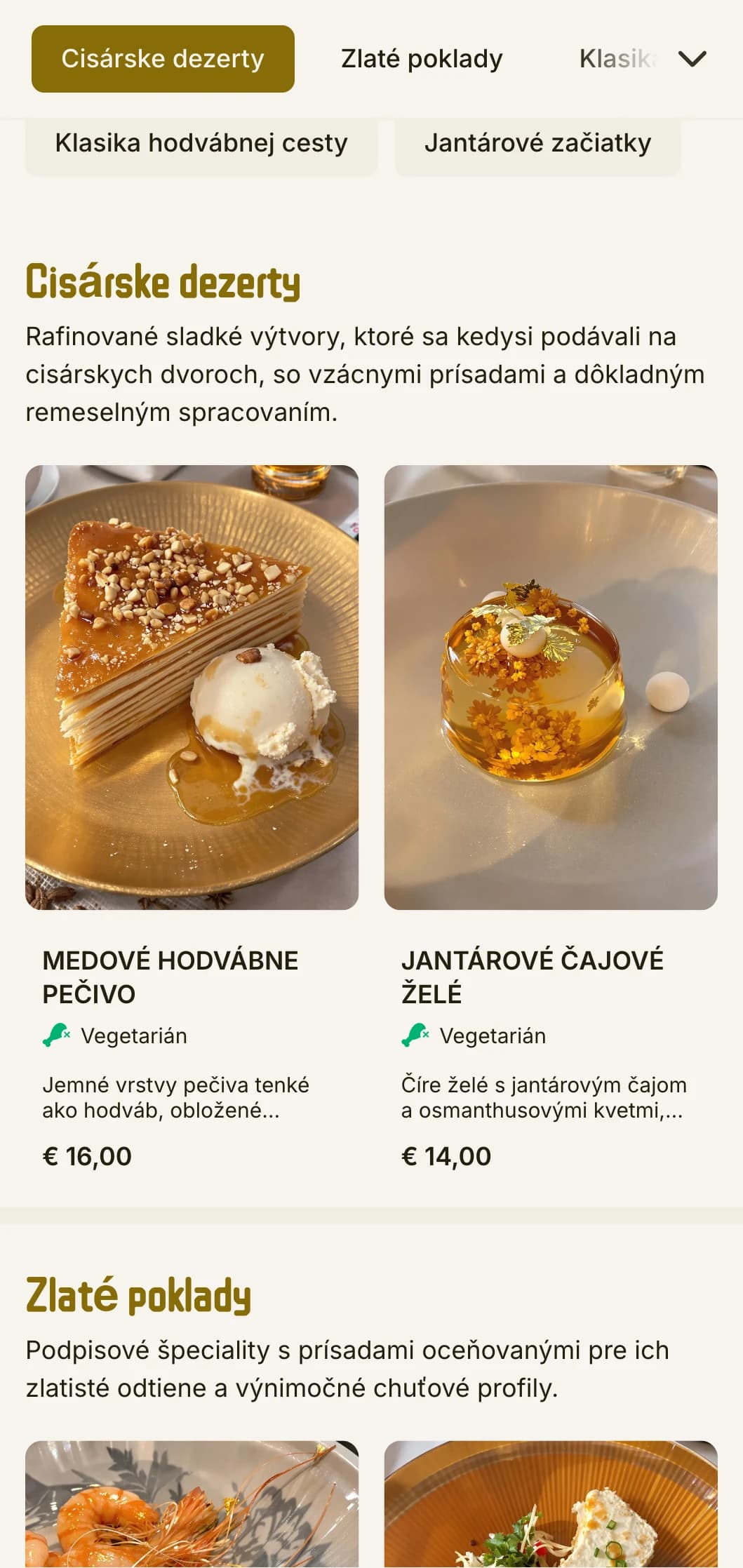 Luxusný dizajn čínskeho menu kombinujúci jantárovú a hodvábnu estetiku s teplými tónmi pre rafinované stolovanie.