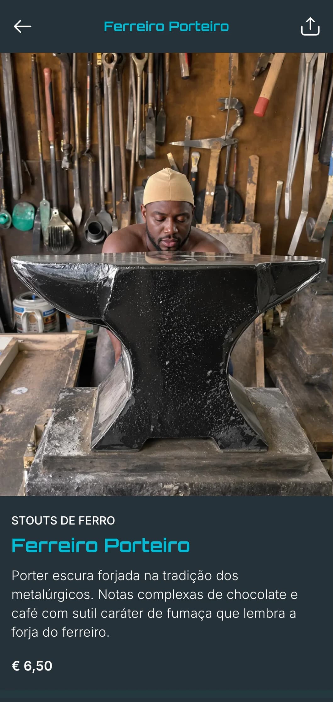 Design industrial bruto e poderoso, com foco em texturas metálicas e estética de forja, ideal para cervejarias da área industrial.