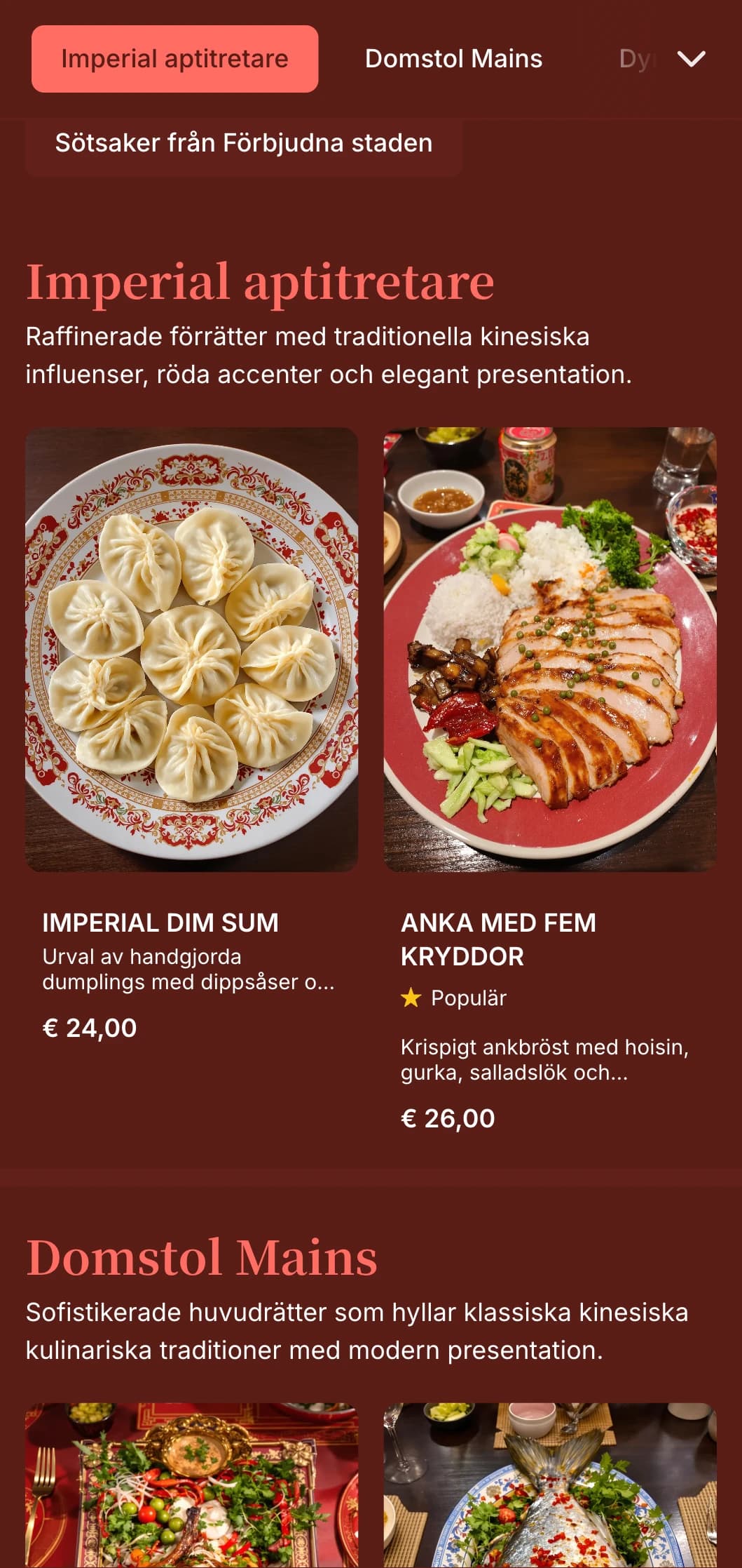 En elegant kinesiskinspirerad middagsmeny med rika röda toner och traditionella österländska inslag, perfekt för exklusiva kinesiska restauranger.