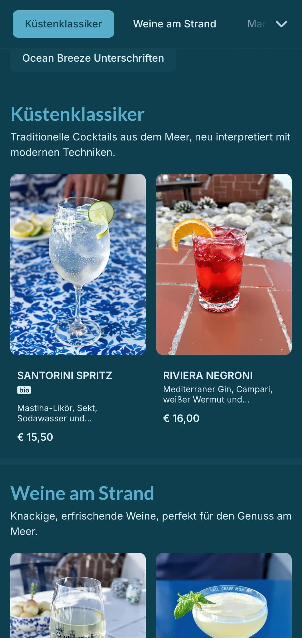 Leichtes, luftiges blaues Design, inspiriert von den Winden des Ozeans, für Cocktail-Locations am Strand.