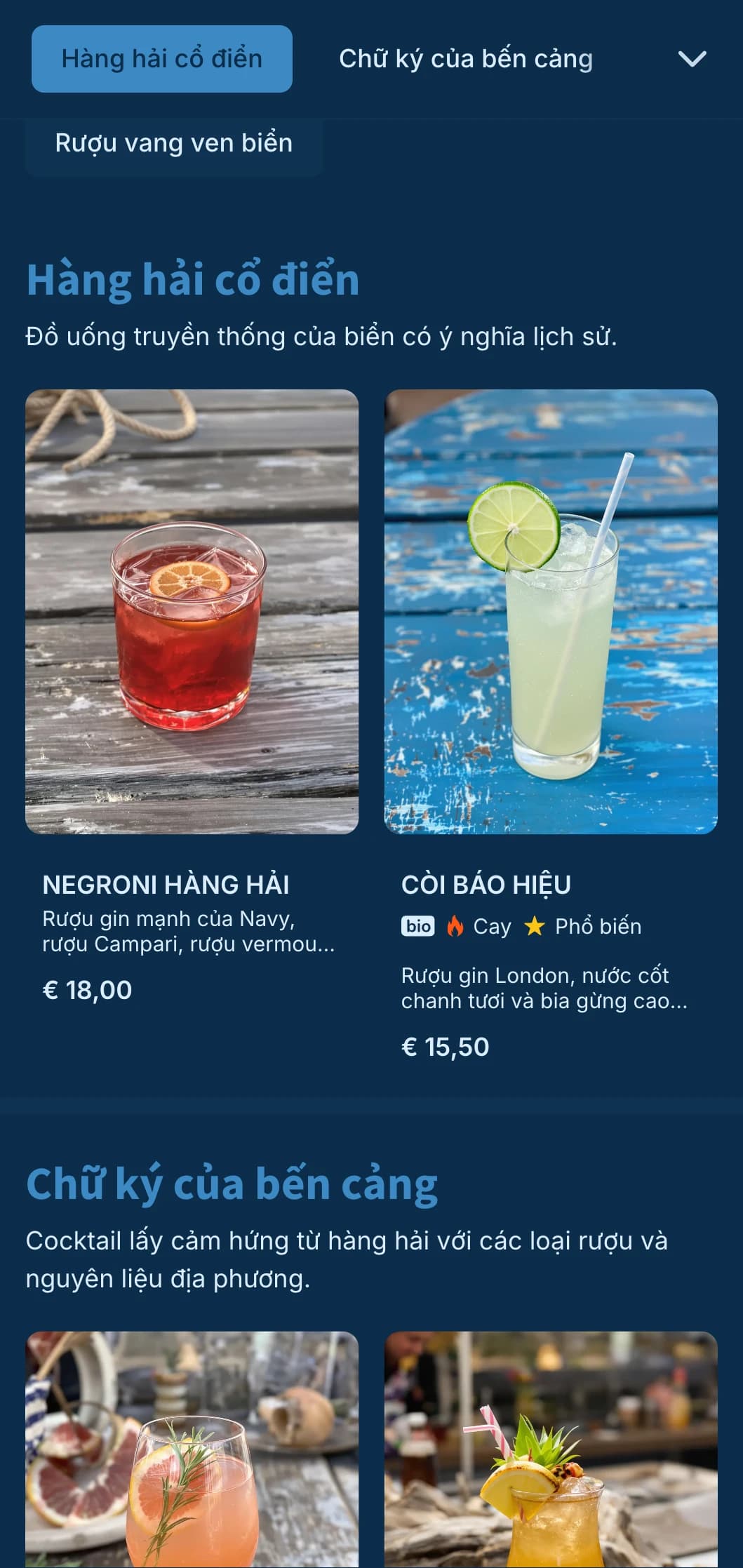 Thiết kế màu xanh hải quân với các yếu tố hàng hải tinh tế dành cho quầy bar cocktail ven sông.