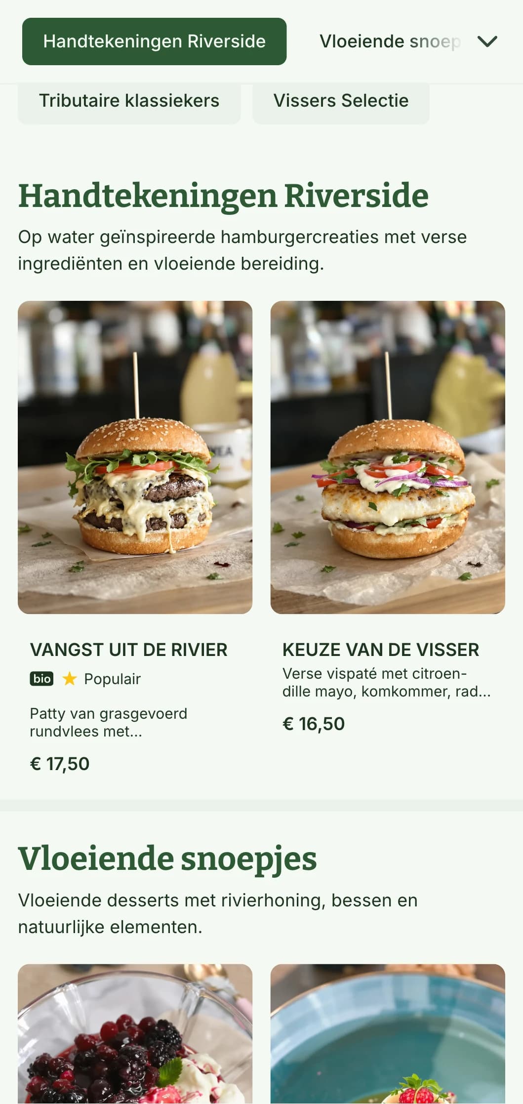 Riverside burger-ervaring met waterelementen en een natuurlijk blauwgroen palet.