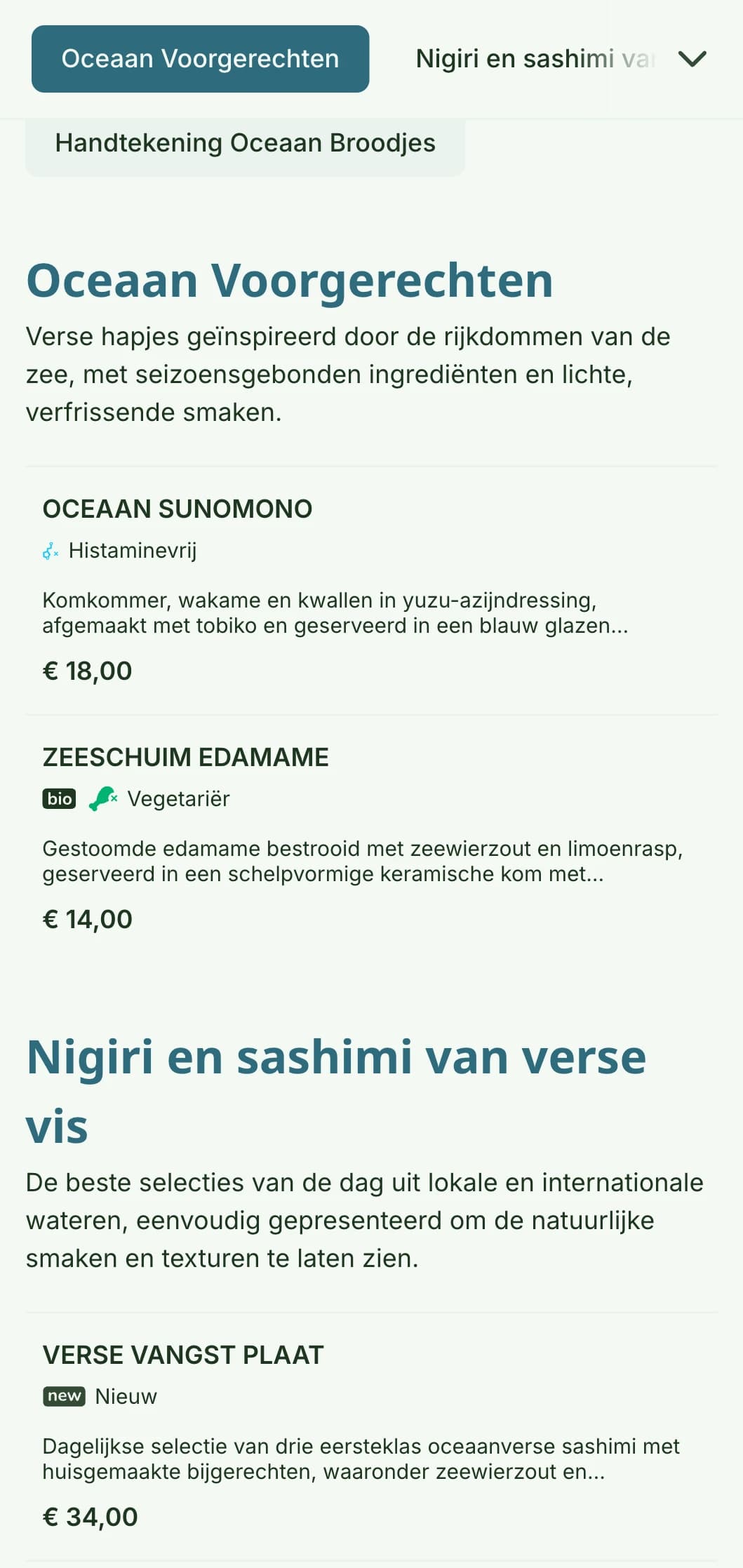 Fris en levendig sushi-menuontwerp geïnspireerd door oceaankleuren, met een kalmerend blauw palet dat ideaal is voor op zeevruchten gerichte etablissementen.