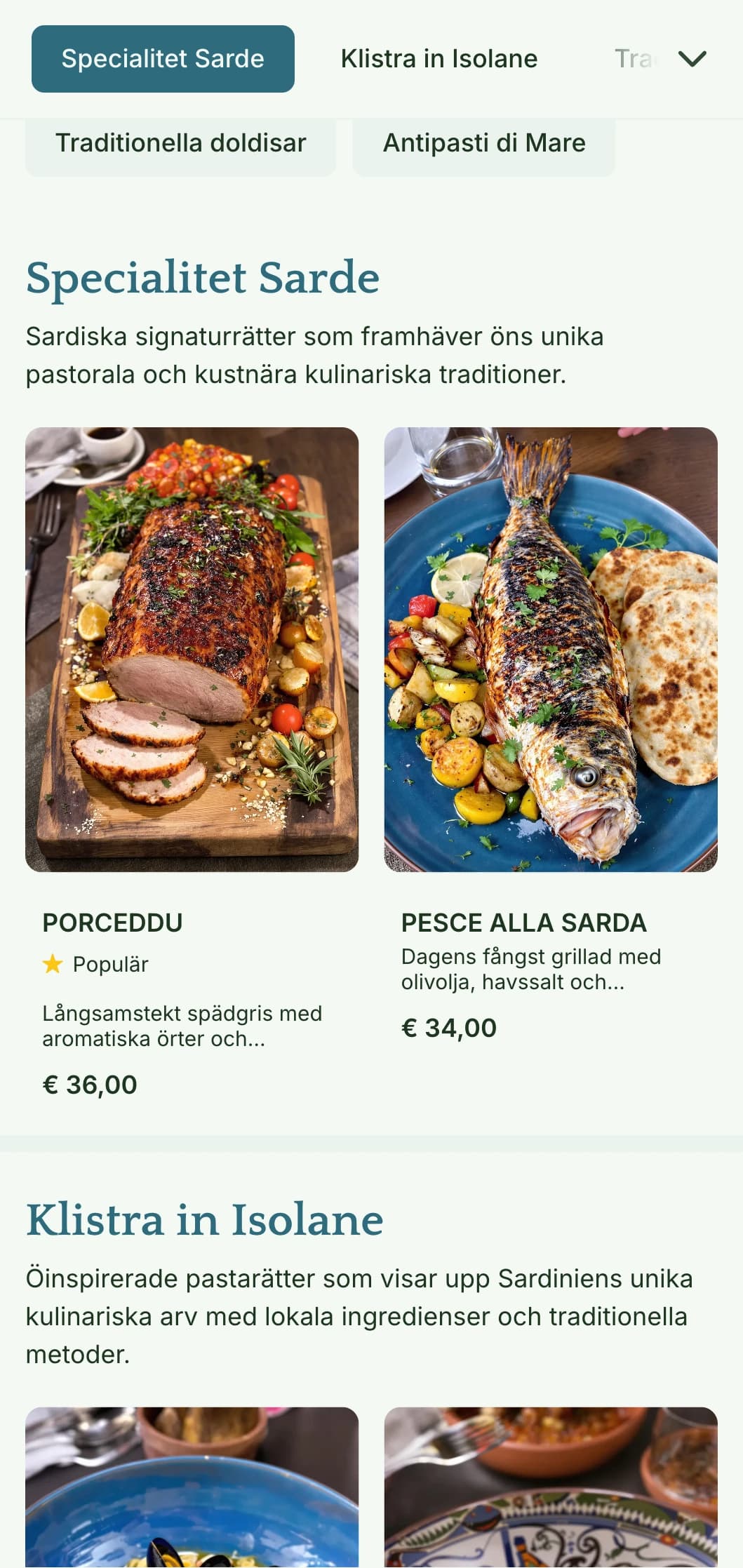 Kustinspirerad design med turkosblå och sandfärgade neutrala toner som hyllar Sardiniens fisk- och skaldjurstraditioner.