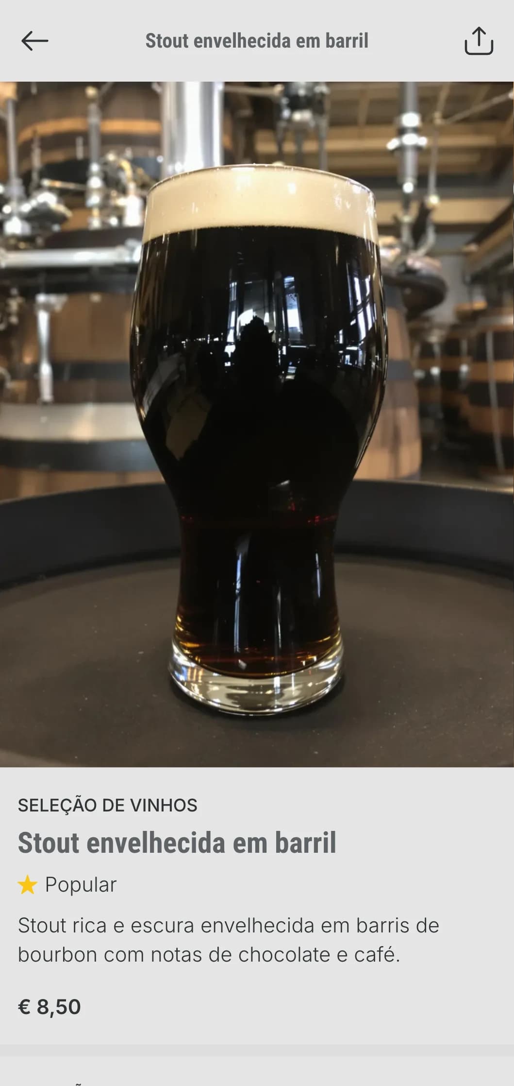 Design minimalista em cinza-aço com tipografia moderna para bares de cerveja artesanal.