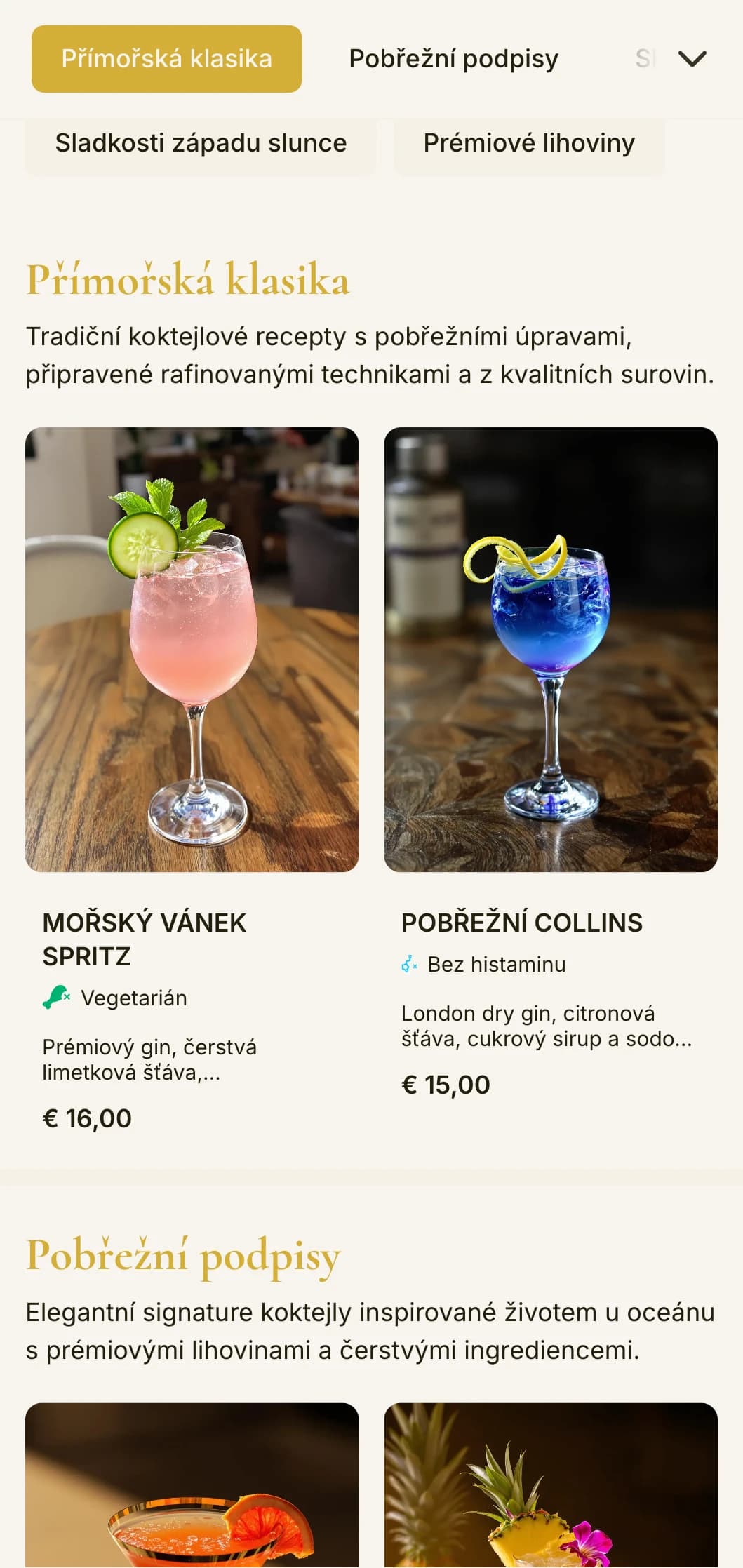 Sofistikovaný design inspirovaný pobřežím pro luxusní plážové bary a letoviska s elegantní typografií a zlatými akcenty.