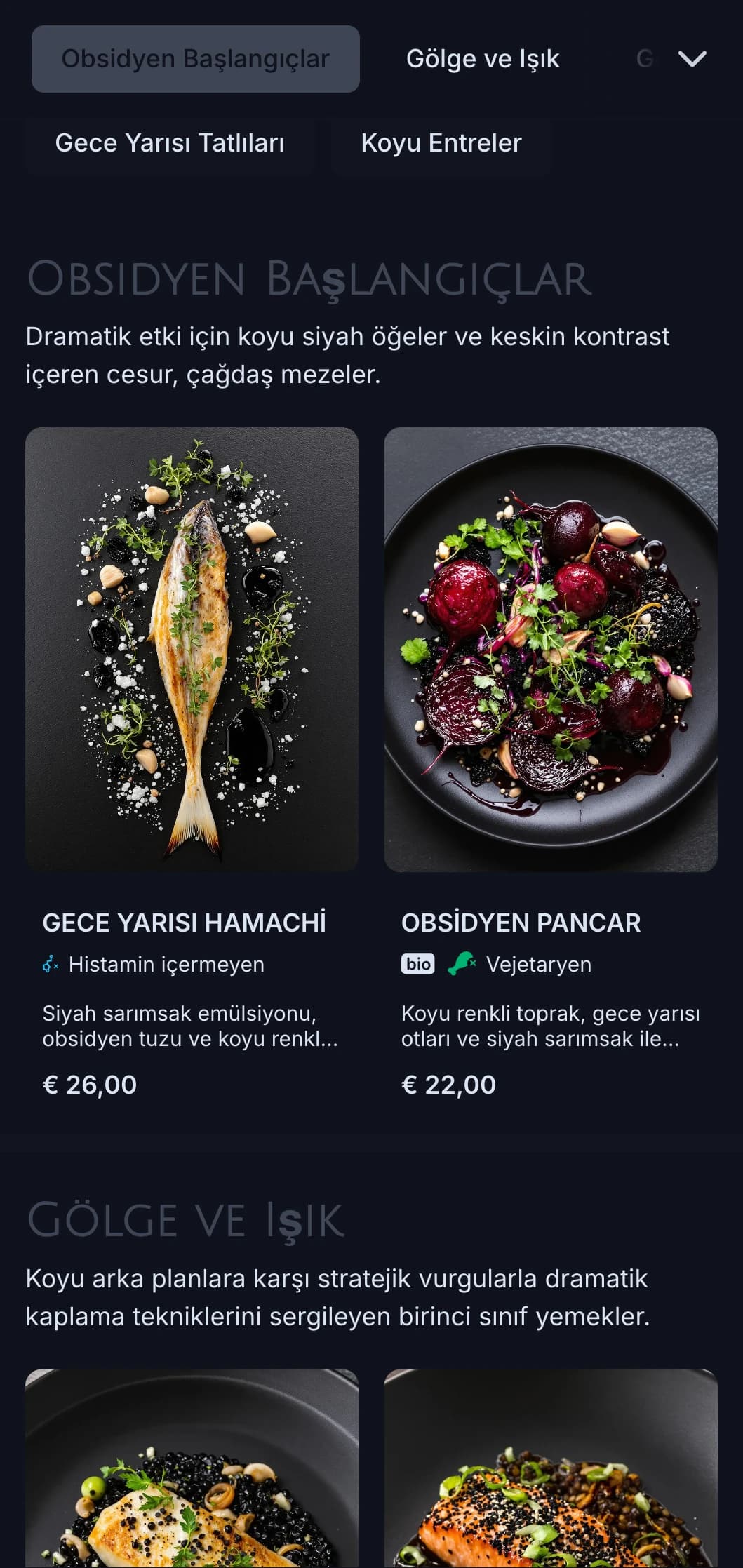 Cesur bir yemek deneyimi için dramatik siyah tonlar ve keskin kontrastlar içeren şık, çağdaş konsept.