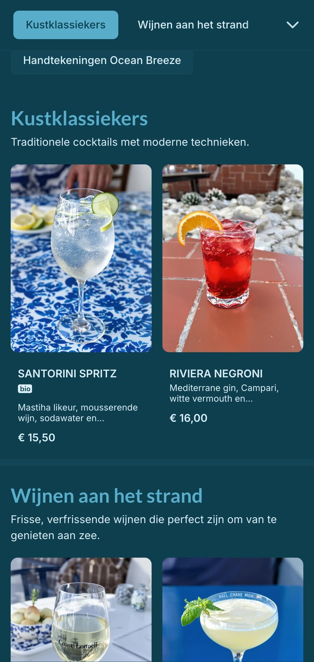 Licht, luchtig blauw ontwerp geïnspireerd op oceaanwinden voor cocktaillocaties aan het strand.