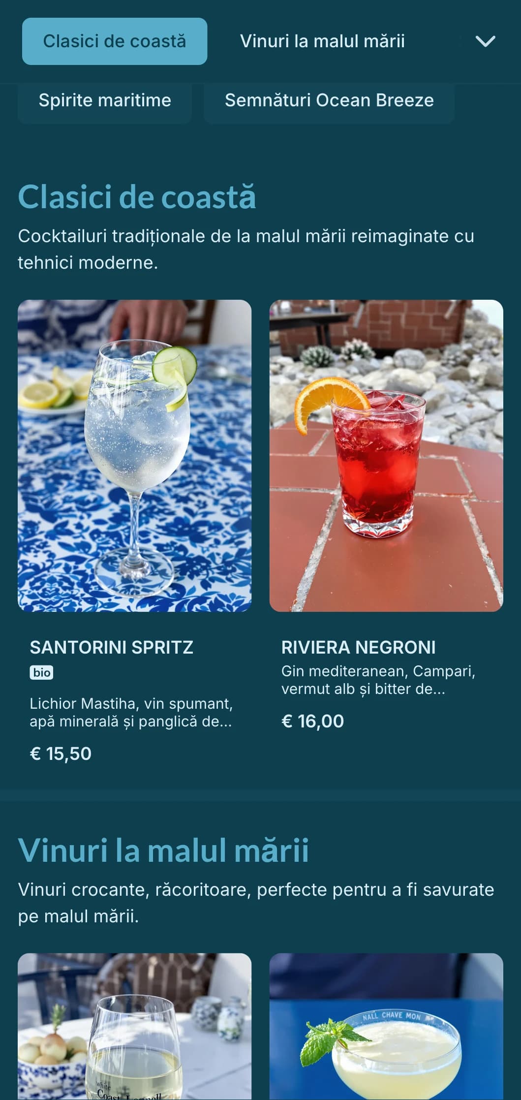 Design albastru deschis, aerisit, inspirat de vânturile oceanului, pentru cocktailuri pe plajă.