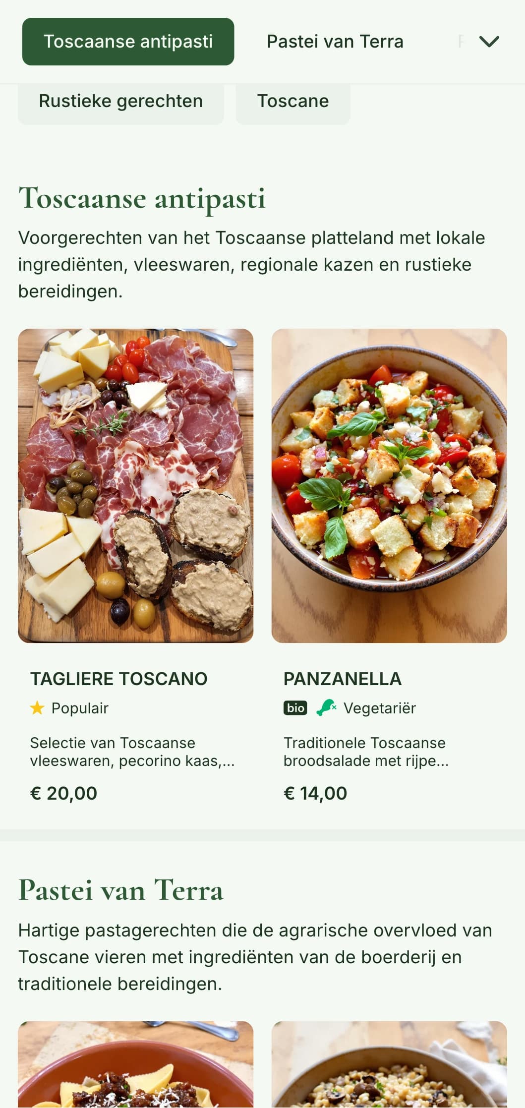 Eerbetoon aan het Toscaanse platteland met olijfgroen, wijngaardmotieven en aardse elementen voor een authentieke Italiaanse eetervaring.
