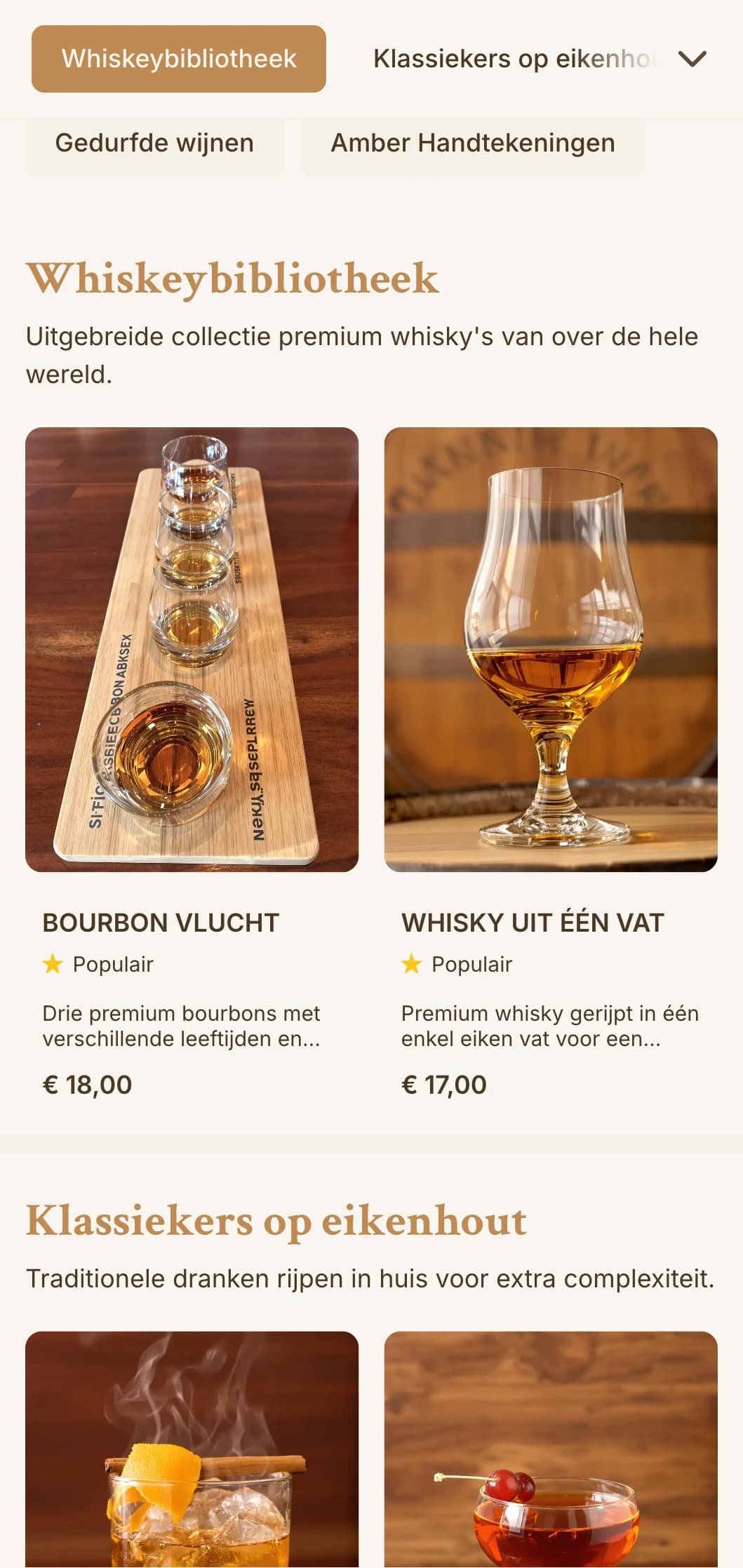 Rijk amberkleurig ontwerp met houttexturen voor whiskey- en bourbonbars.