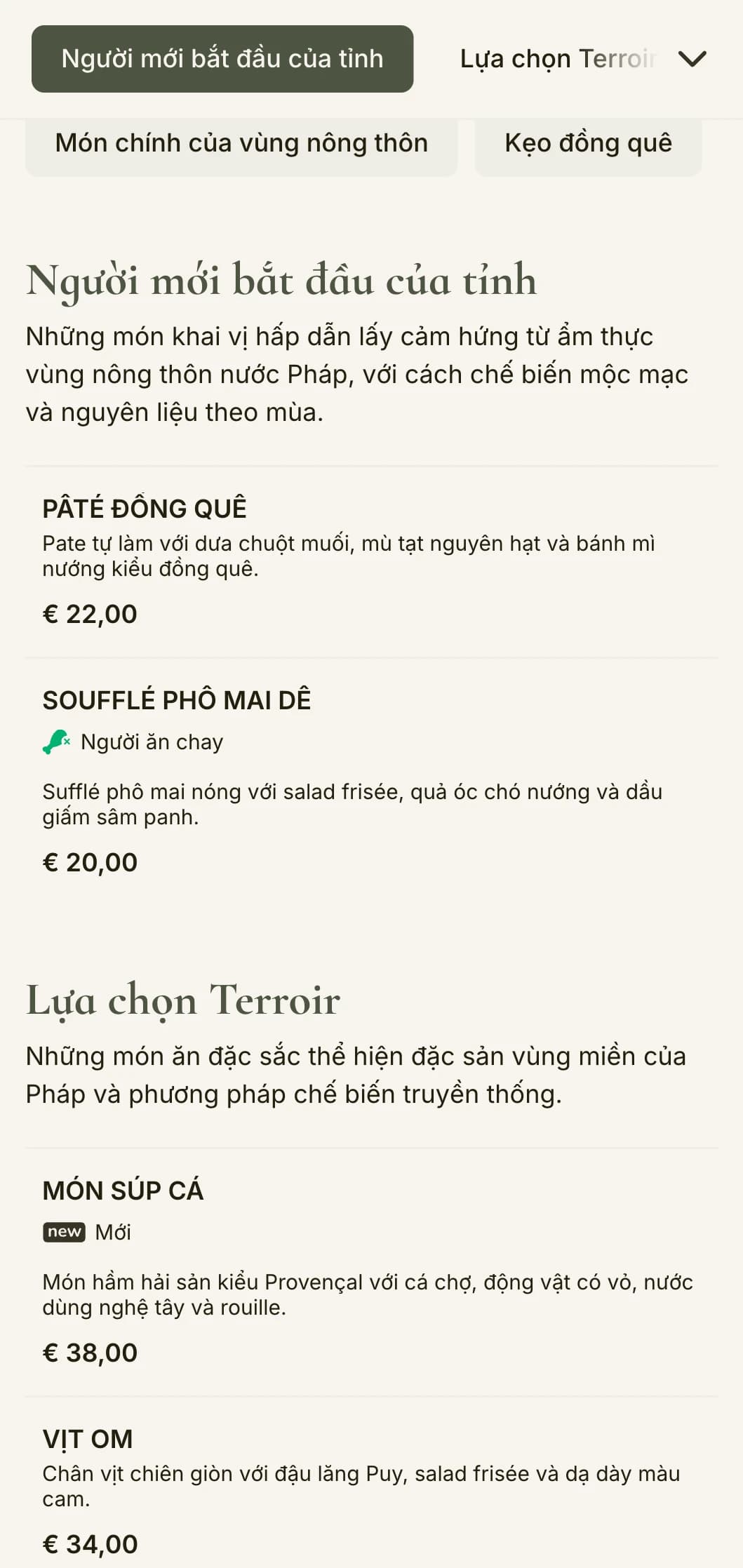 Thực đơn bữa tối hấp dẫn lấy cảm hứng từ phong cách đồng quê nước Pháp, với tông màu xanh lá cây xô thơm và nét thanh lịch mộc mạc.
