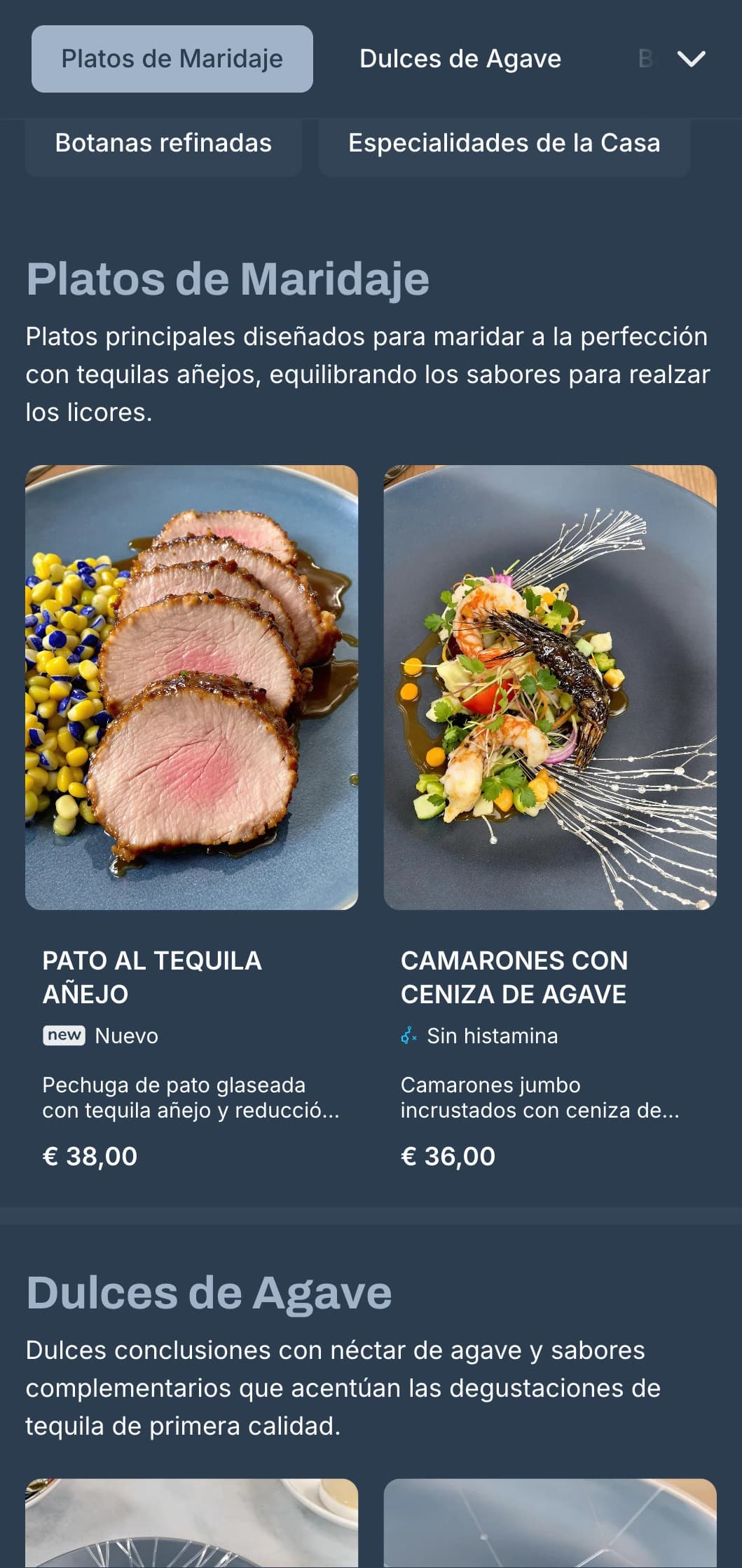 Elegante y refinado menú de bar de tequila con tonos plateados y azul grisáceo, licores de primera calidad y sofisticados platos mexicanos pequeños.