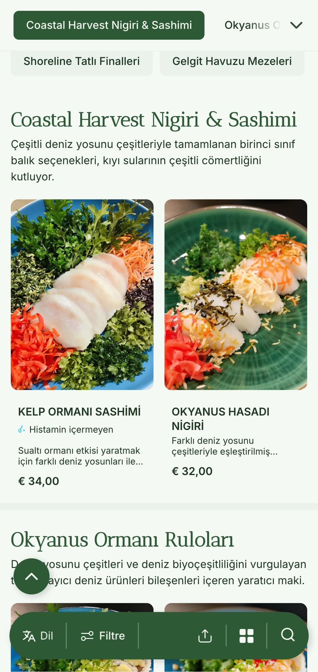 Otantik deniz ürünleri restoranları için derin deniz yosunu yeşili tonlarına sahip okyanustan ilham alan taze suşi menüsü.