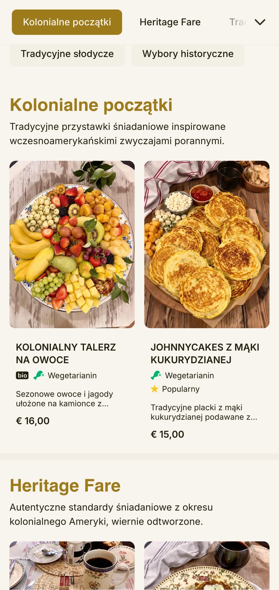 Tradycyjne śniadania inspirowane kuchnią kolonialną, prezentowane z wyrafinowanymi elementami historycznymi.