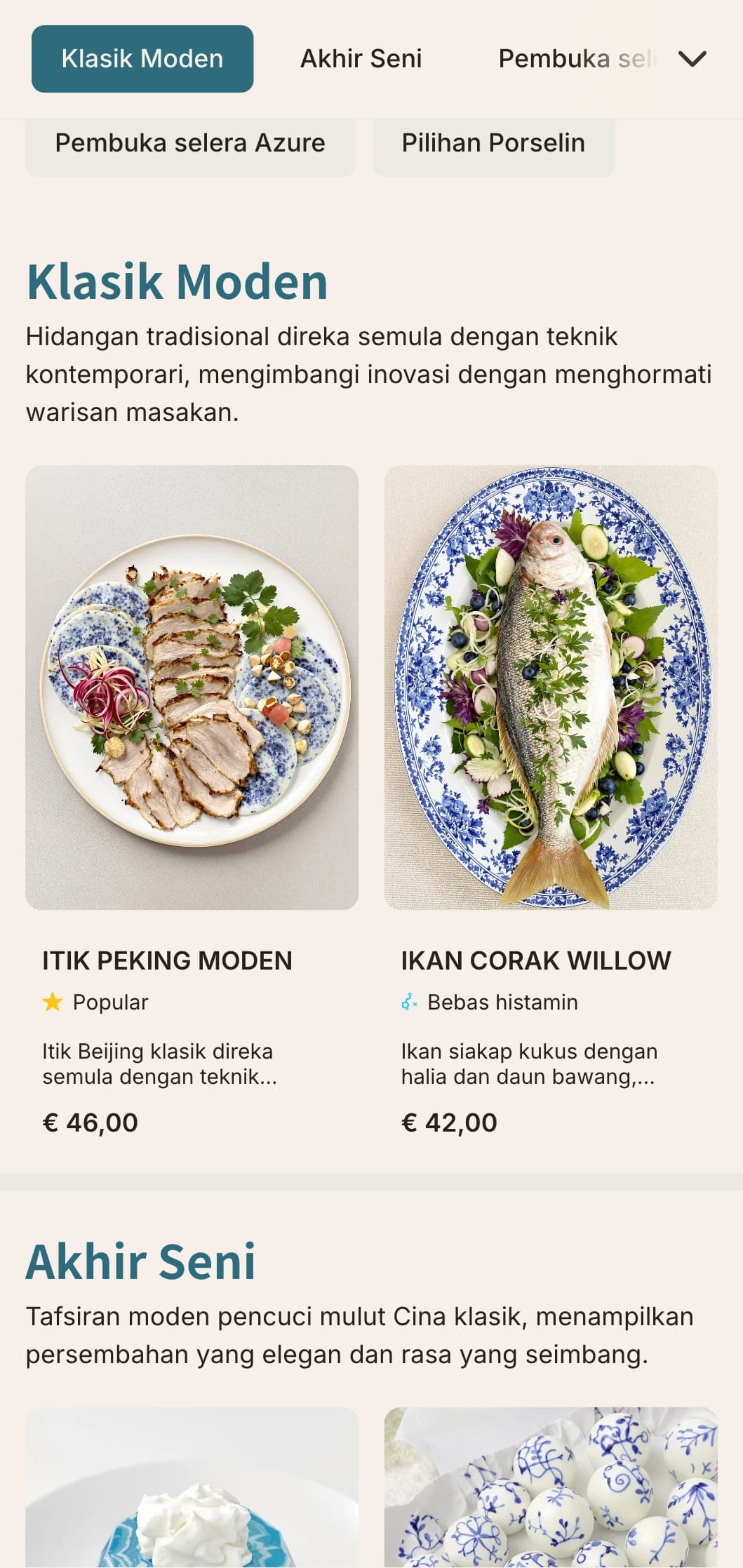 Reka bentuk menu Cina kontemporari yang diilhamkan oleh porselin biru dan putih, dengan garisan bersih dan tafsiran moden corak tradisional.