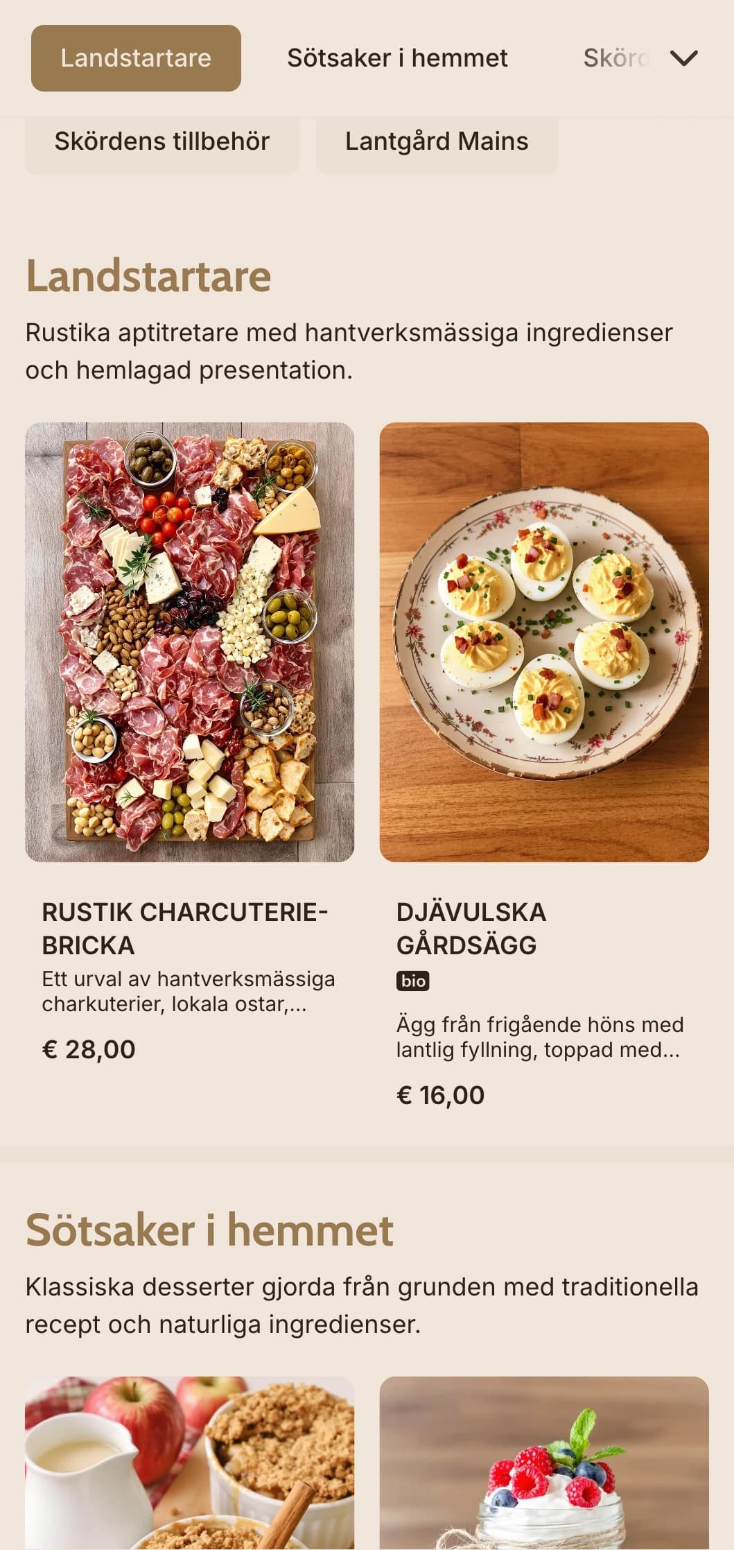 Varm lantinspirerad catering med rejäla rätter, familjeservice och rustik presentation för bröllop i ladugård och evenemang på landsbygden.