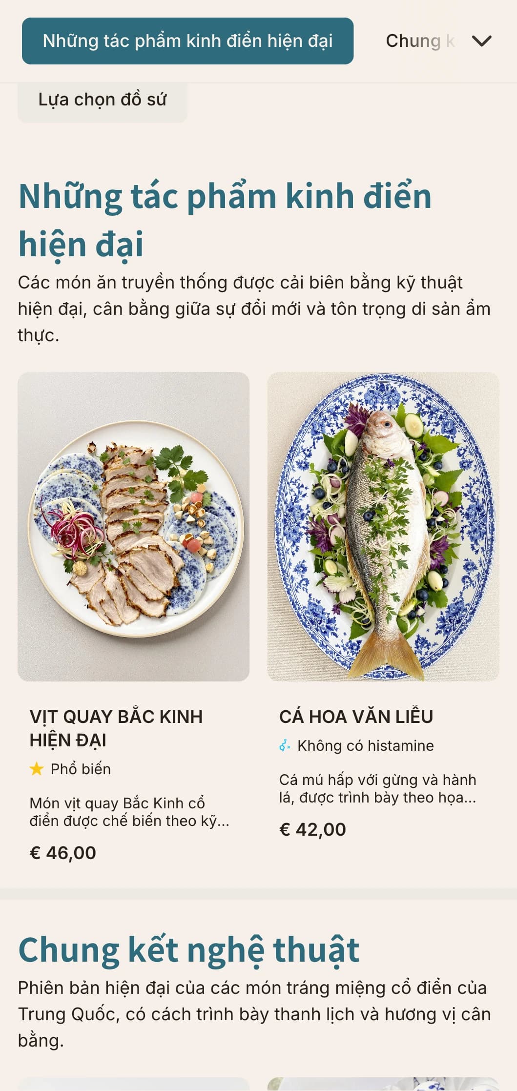Thiết kế thực đơn Trung Hoa đương đại lấy cảm hứng từ đồ sứ xanh và trắng, với những đường nét gọn gàng và cách diễn giải hiện đại về các họa tiết truyền thống.