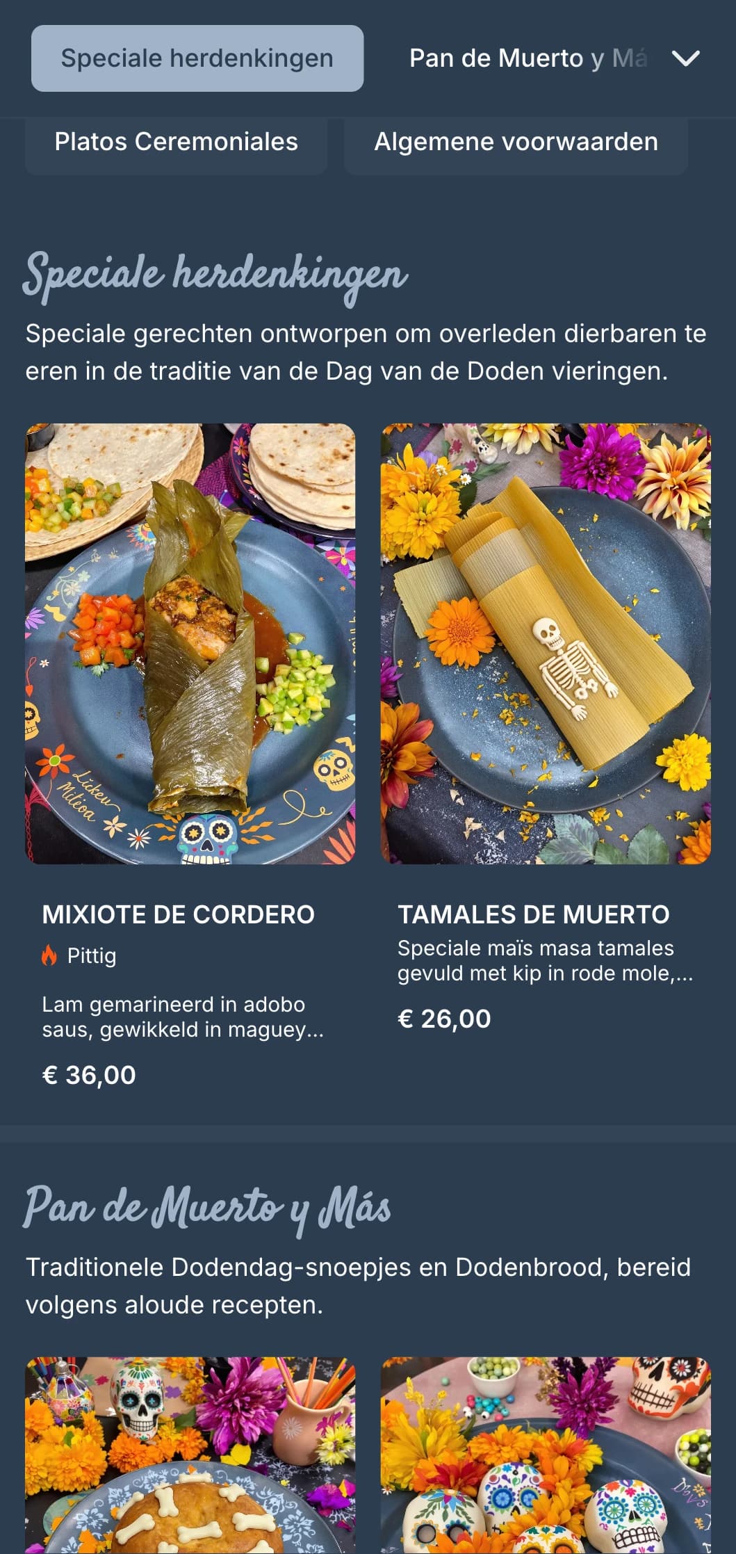 Artistiek en feestelijk themamenu met rijke blauwgrijze tinten, suikerschedelmotieven en speciale seizoensaanbiedingen.