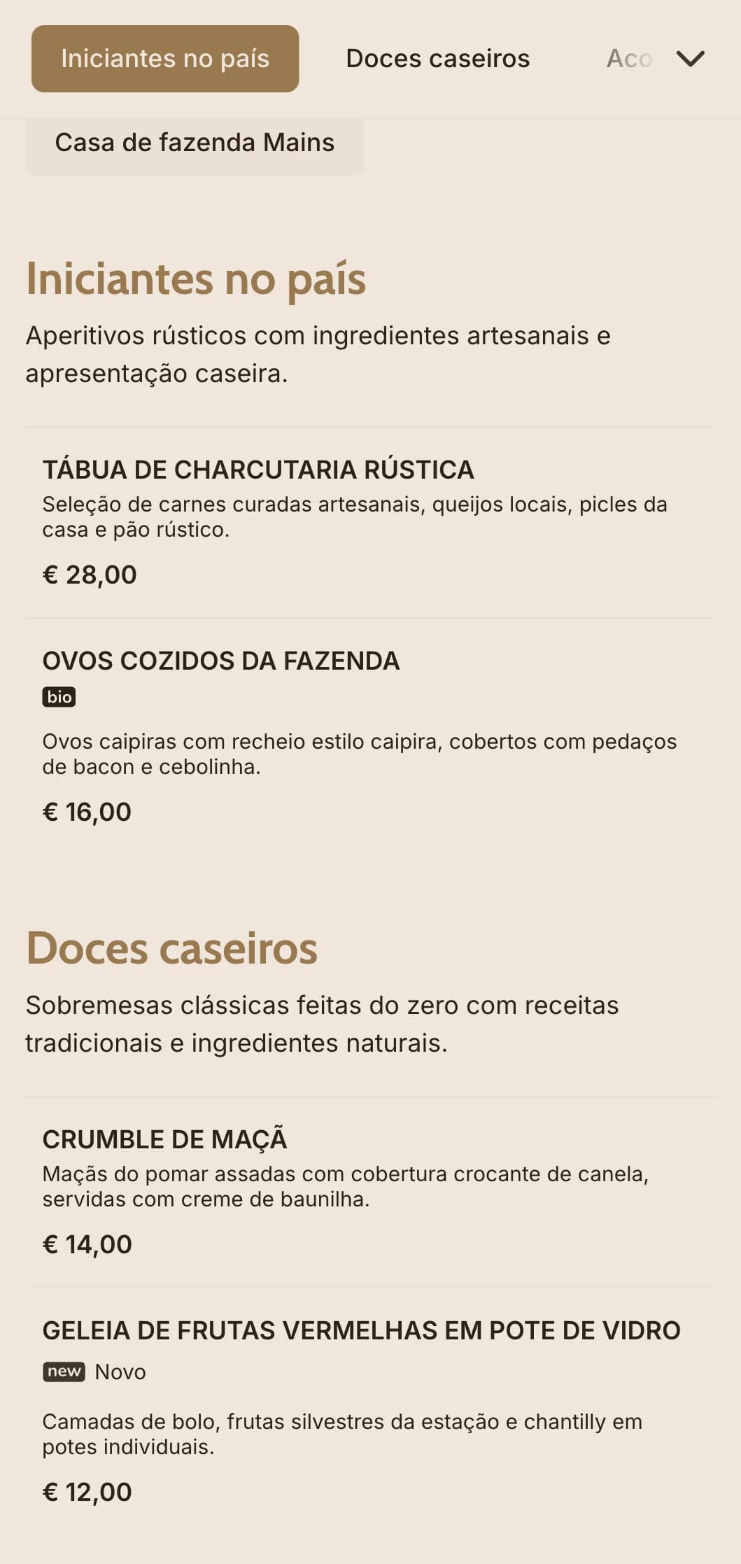 Serviço de bufê caloroso inspirado no campo, com pratos fartos, serviço em estilo familiar e apresentação rústica para casamentos em celeiros e eventos no campo.