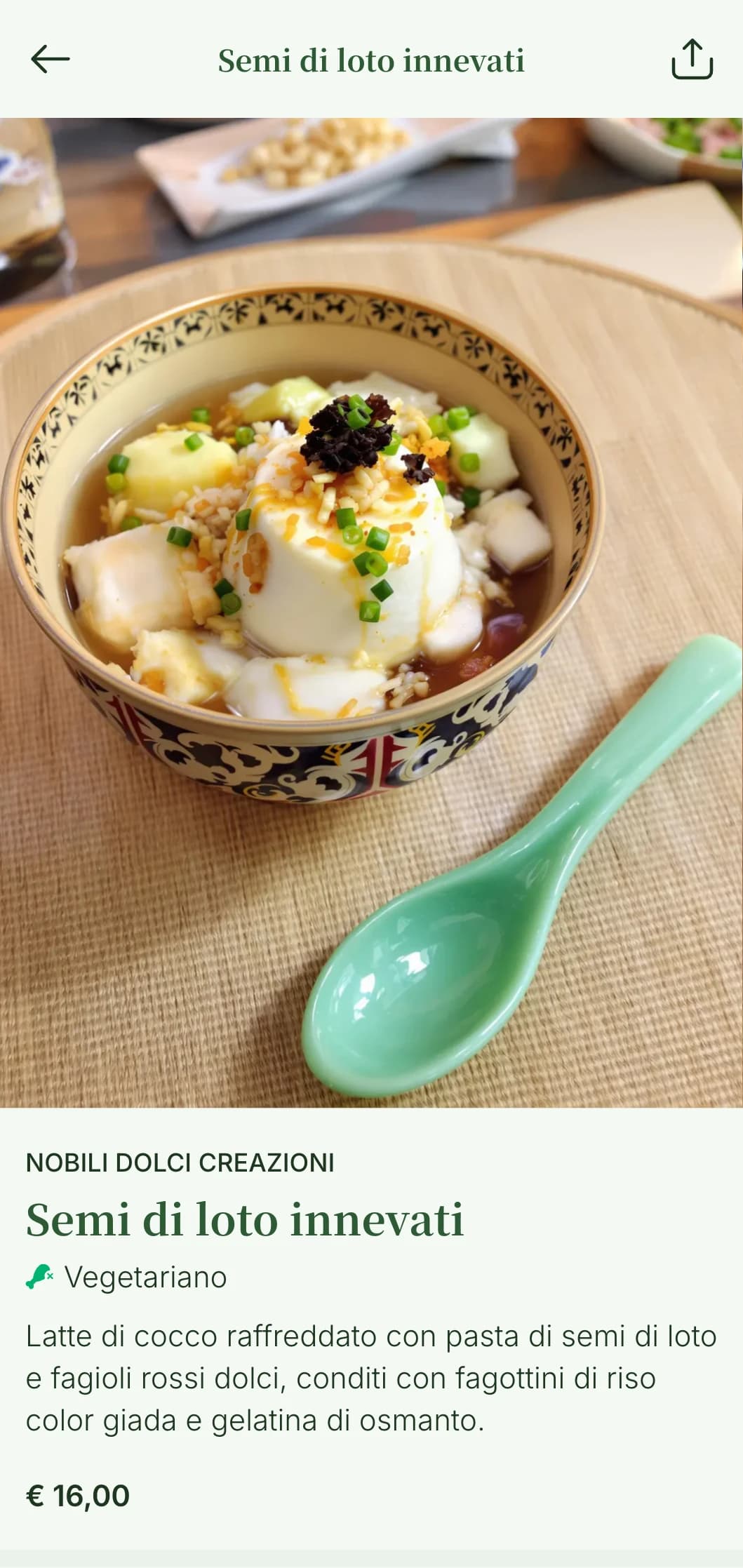 Elegante menu di sushi di ispirazione asiatica con accenti verde giada ed elementi di fusione tradizionale cinese-giapponese.