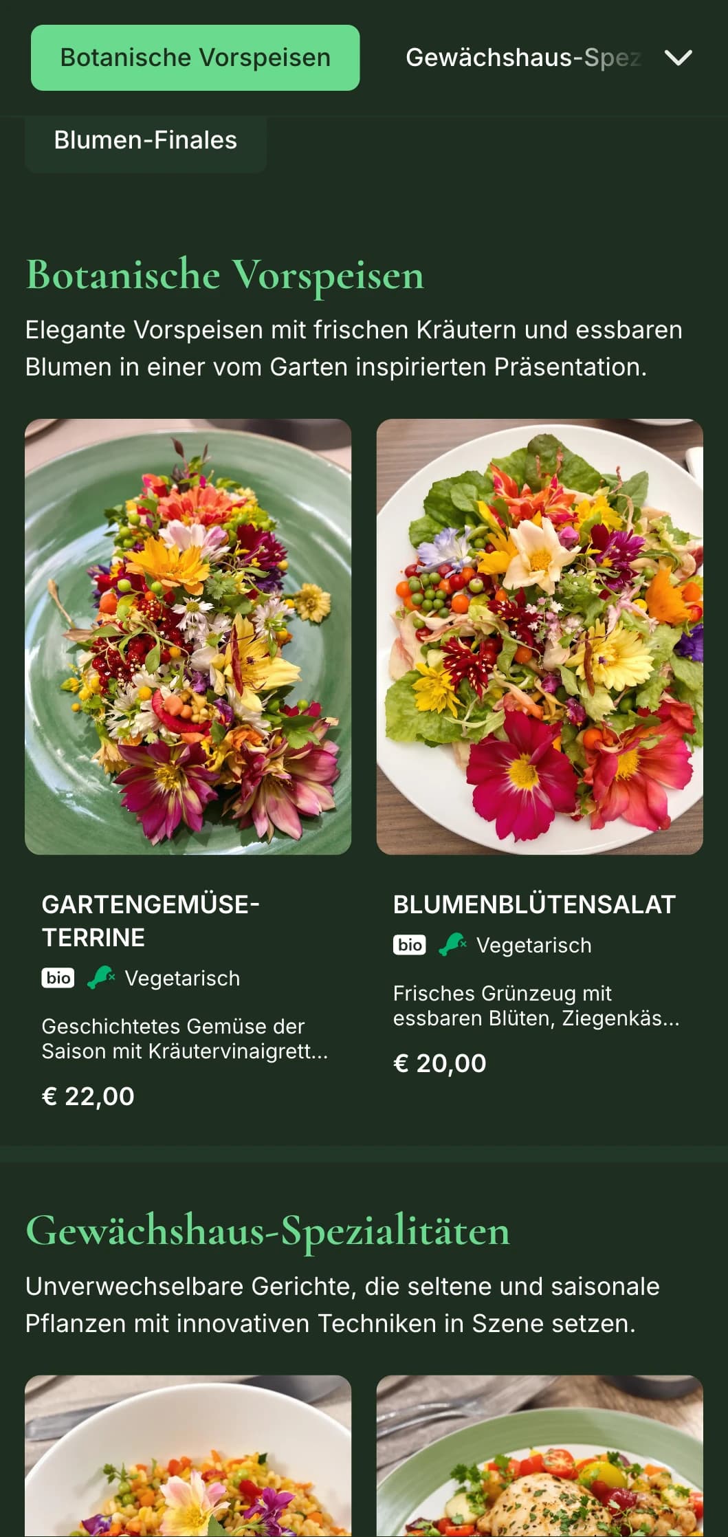 Ein elegantes Dinner-Menü mit üppigen botanischen Elementen und tiefen Grüntönen, das für eine vom Garten inspirierte feine Küche konzipiert wurde.