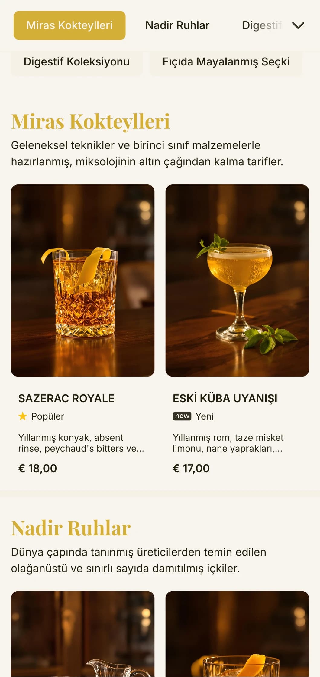 Krem zemin üzerine vintage tipografi ve zarif altın vurgularla kokteyllerin altın çağını çağrıştıran klasik bir bar menüsü tasarımı.