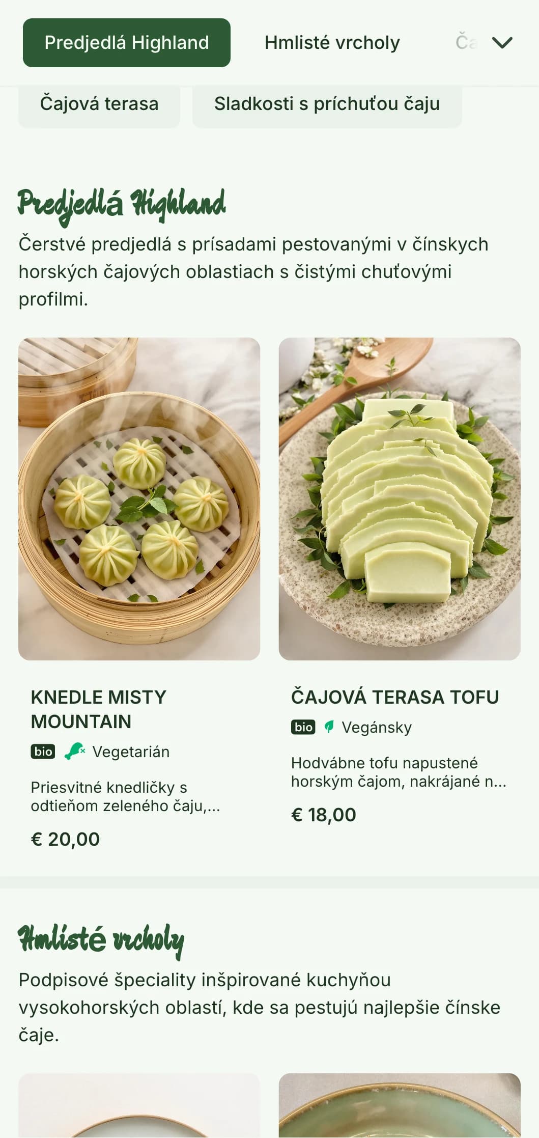 Pokojný dizajn čínskeho menu inšpirovaný horskými čajovými plantážami so sviežimi prvkami pre čajovú kuchyňu.