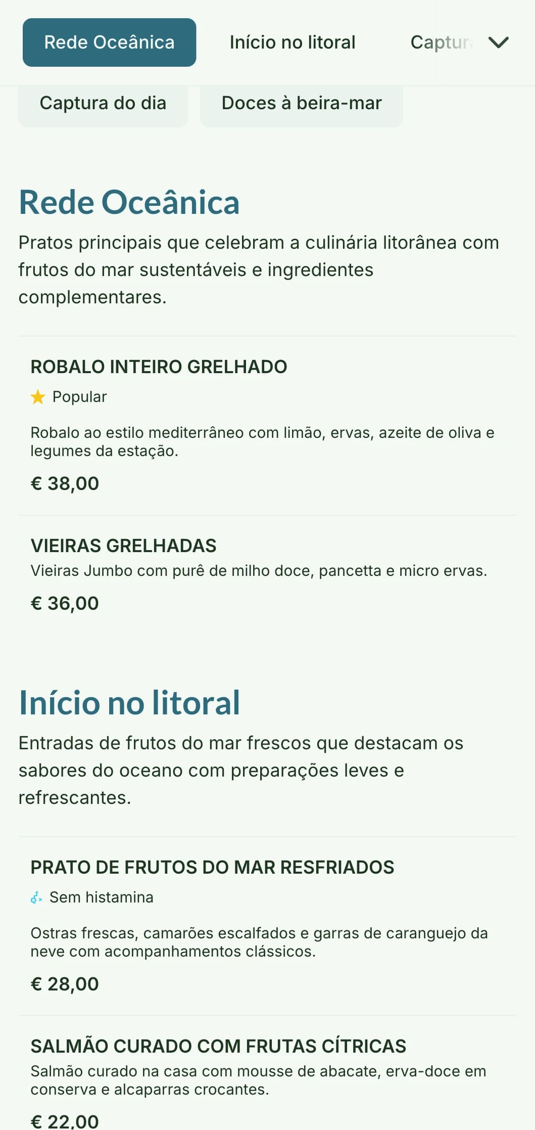 Um design de menu de jantar fresco e arejado, inspirado na vida litorânea, com azuis suaves e texturas naturais, perfeito para restaurantes de frutos do mar.