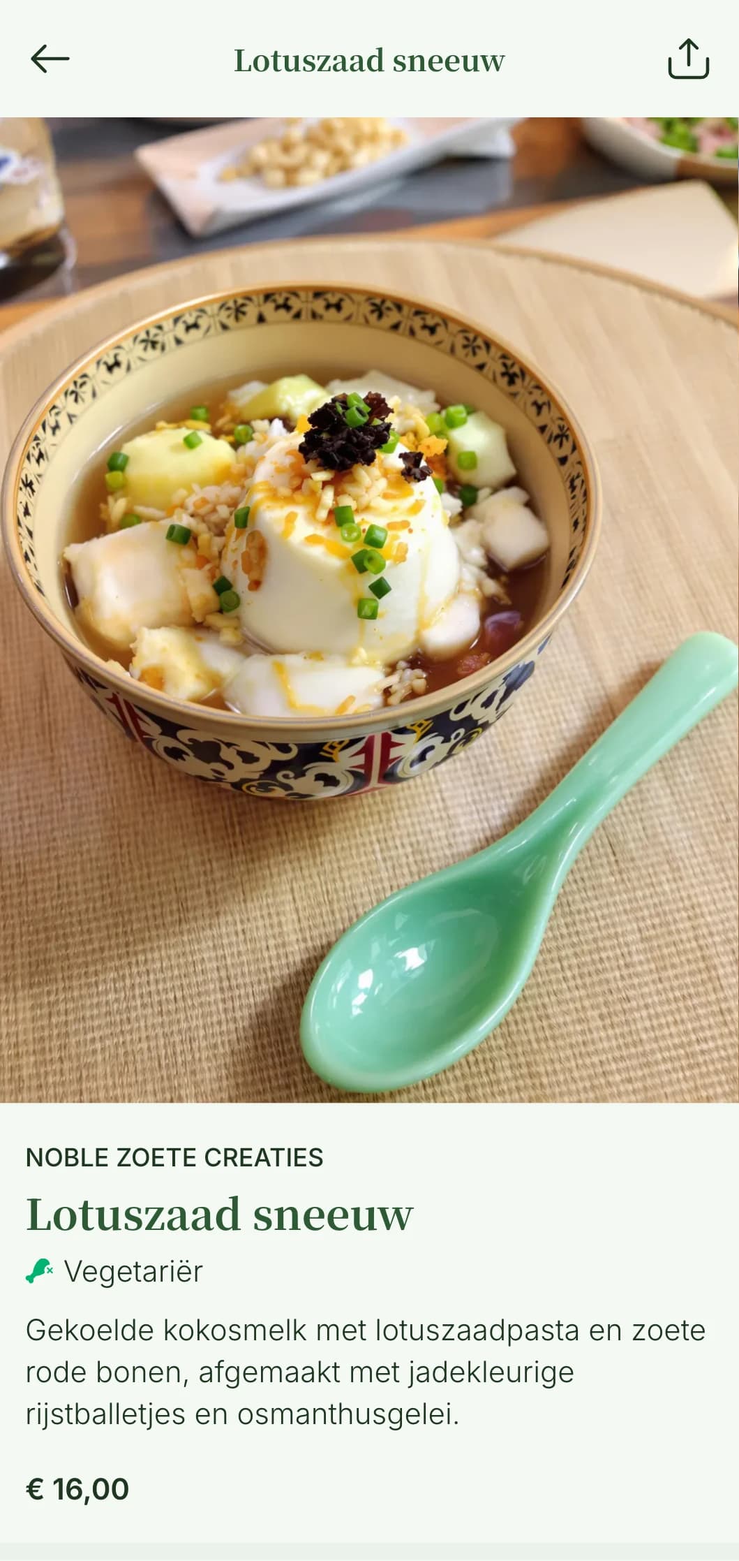 Elegant Aziatisch geïnspireerd sushi-menu met jadegroene accenten en traditionele Chinees-Japanse fusionelementen.