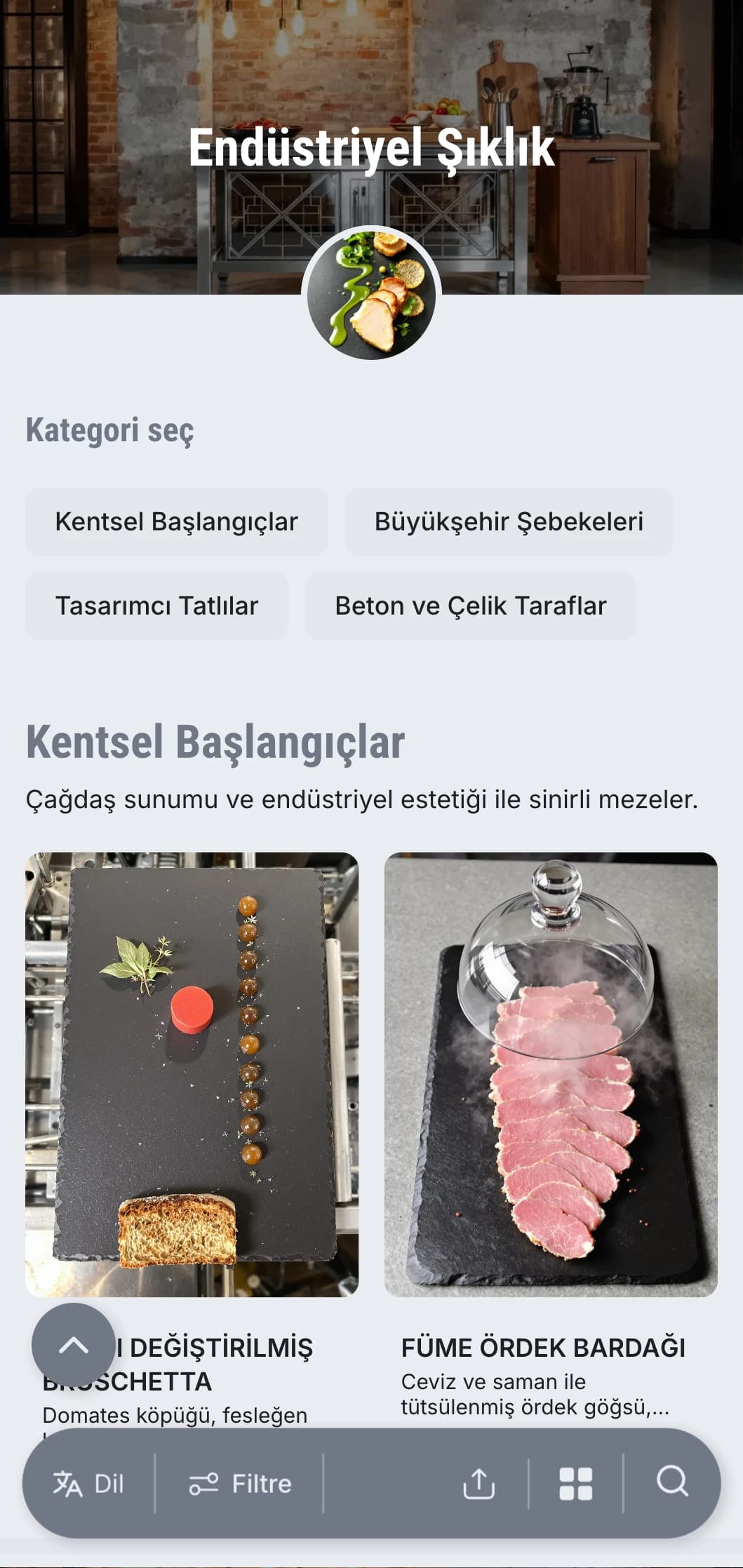 Depo etkinlikleri ve galeri açılışları için modern şehir estetiği, metalik öğeler ve beton dokular içeren ham, sinirli yemek sunumu.