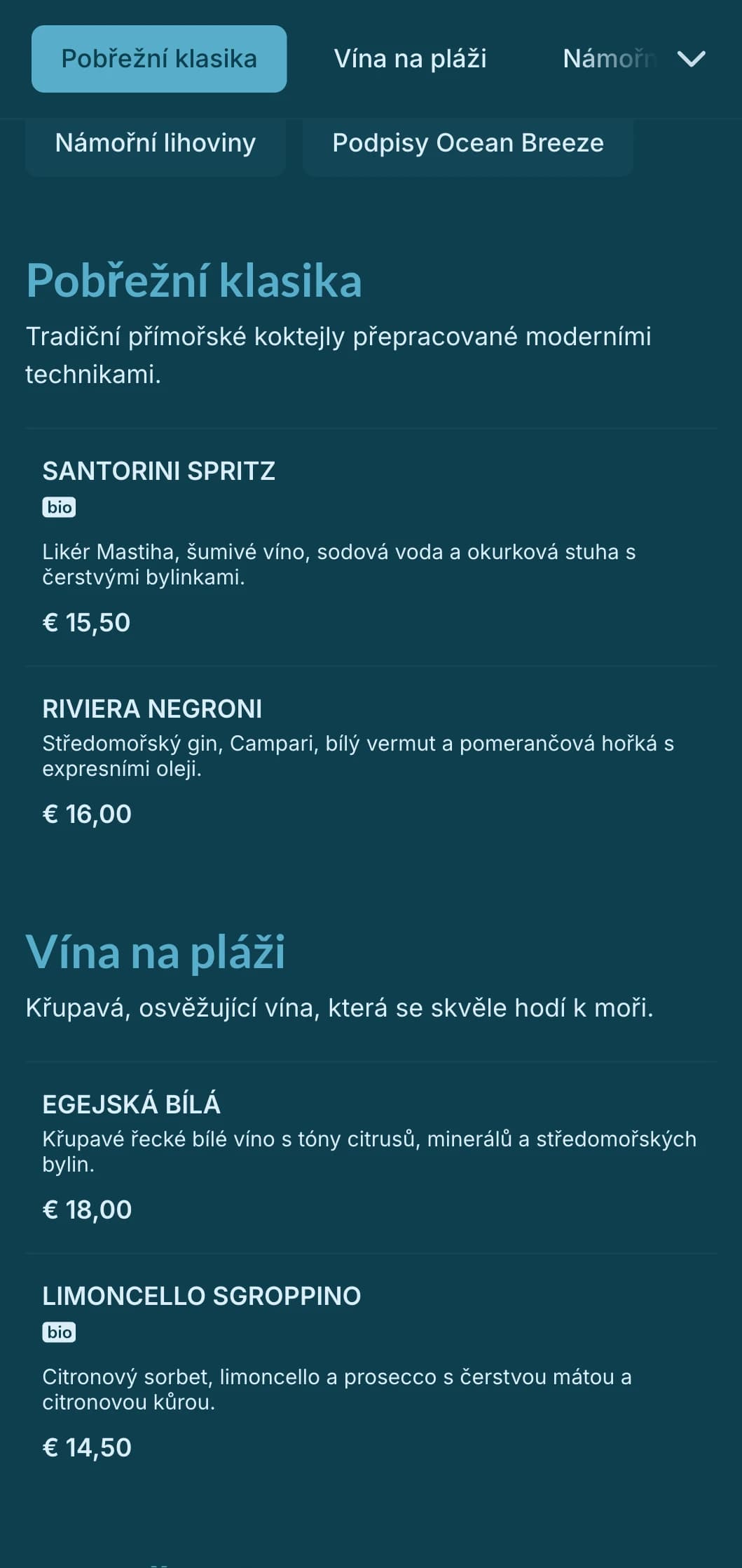 Lehký, vzdušný modrý design inspirovaný větrem oceánu pro koktejlové podniky na pláži.