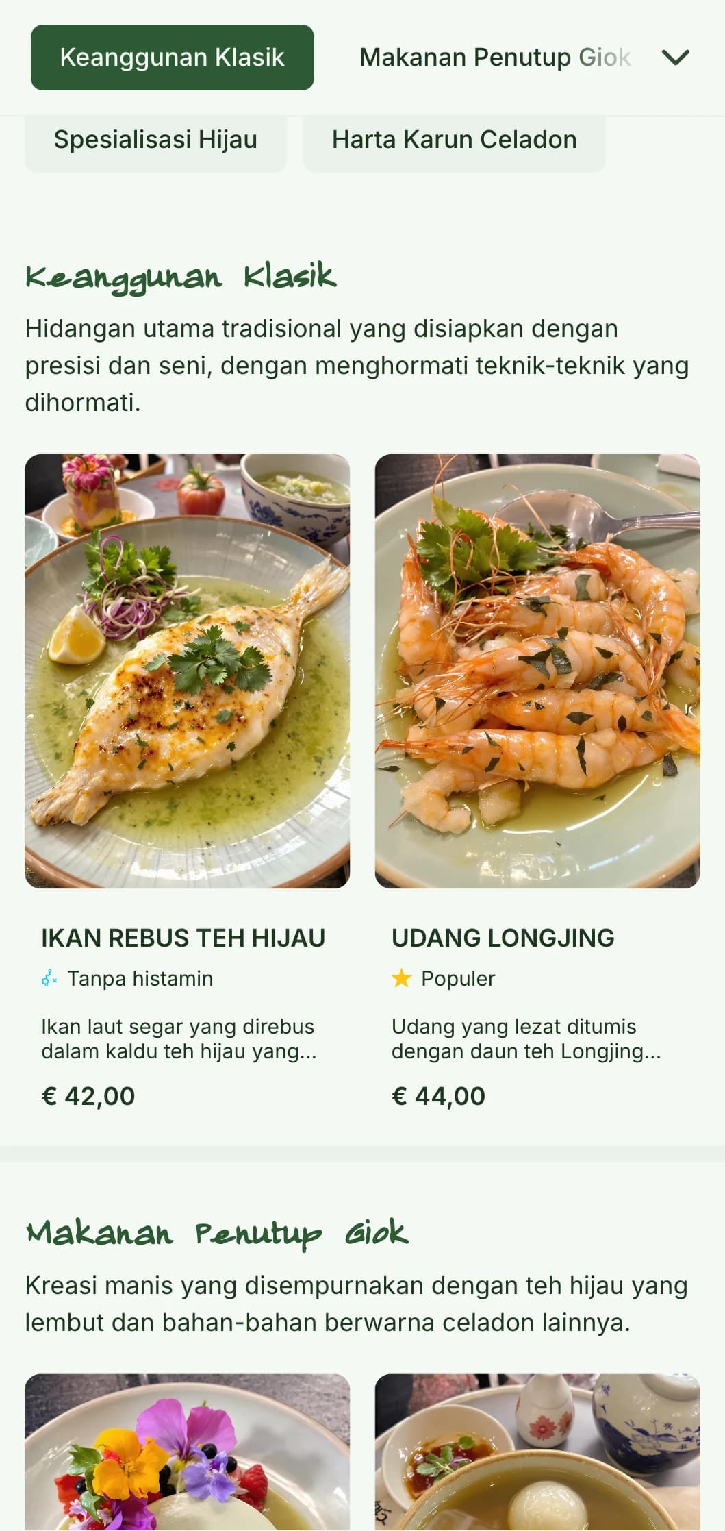 Desain menu khas Tiongkok yang terinspirasi dari tembikar celadon, dengan pola yang elegan untuk pengalaman bersantap yang berkelas.