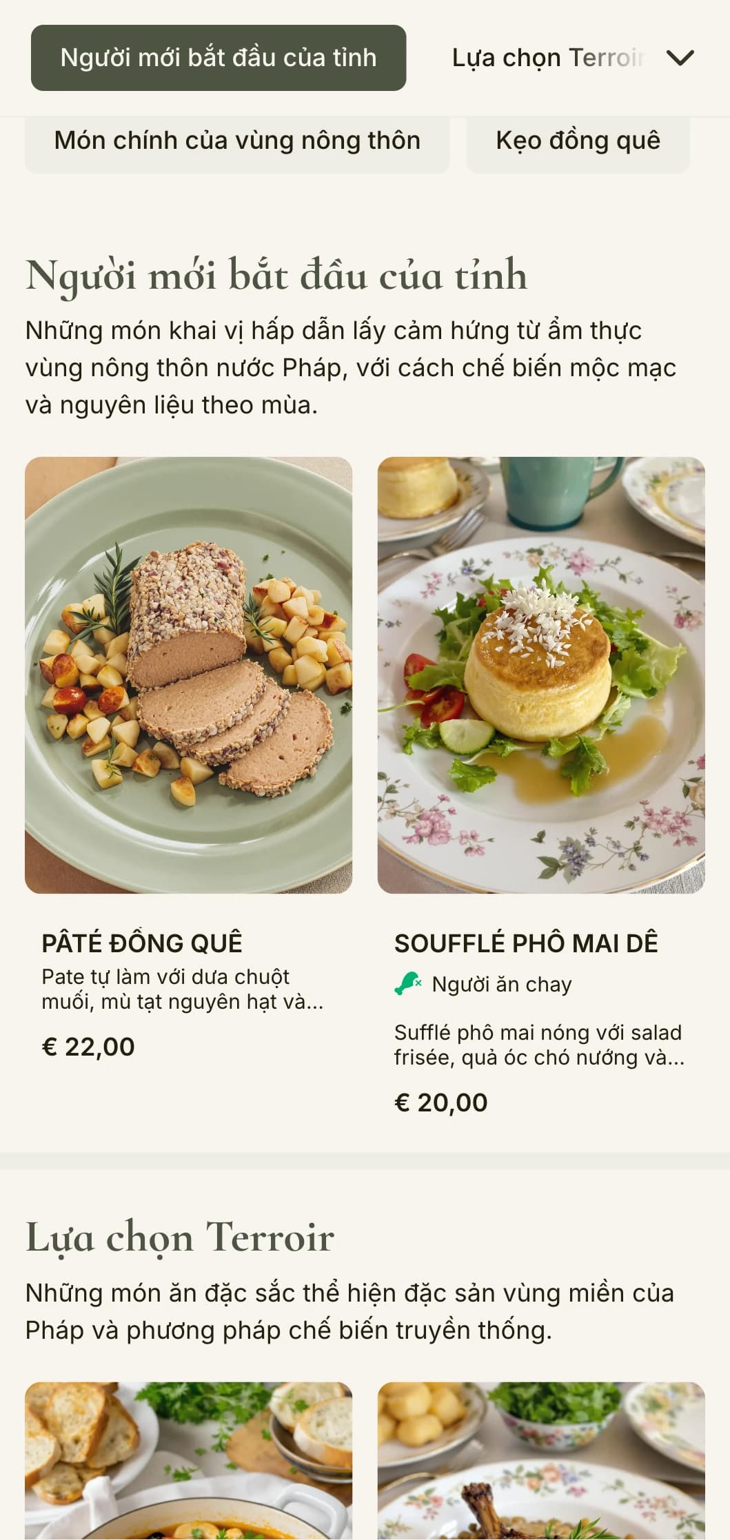Thực đơn bữa tối hấp dẫn lấy cảm hứng từ phong cách đồng quê nước Pháp, với tông màu xanh lá cây xô thơm và nét thanh lịch mộc mạc.