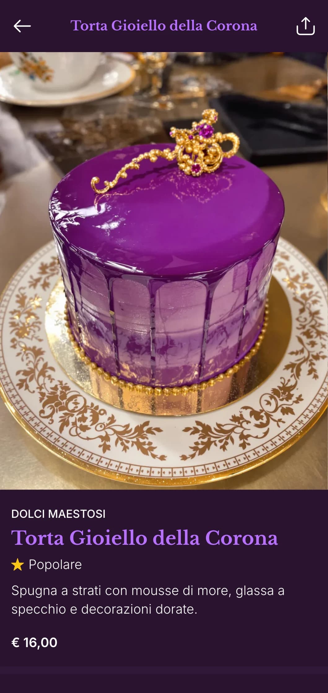 Un menu per la cena regale in viola e oro con elementi di design classico, perfetto per le strutture dal fascino antico.