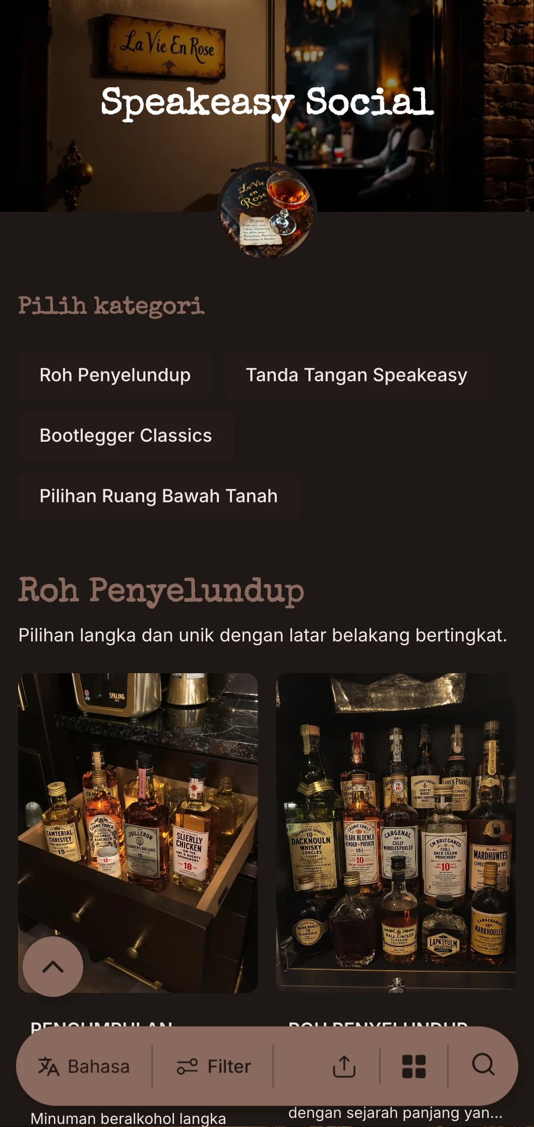 Desain gelap dan misterius dengan elemen mesin ketik antik untuk bar koktail tersembunyi.