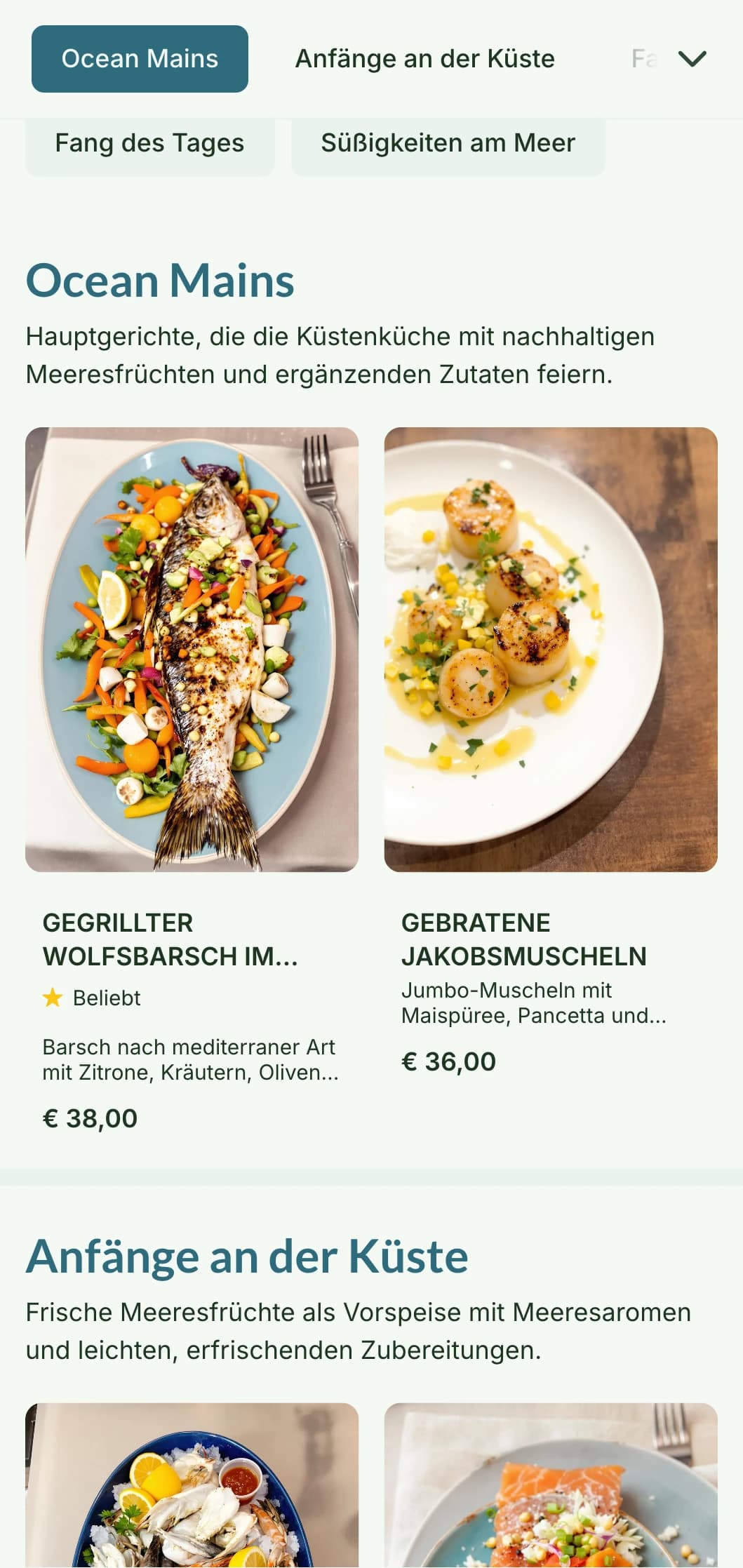 Ein frisches und luftiges Design für die Speisekarte, inspiriert vom Leben an der Küste, mit sanften Blautönen und natürlichen Texturen, perfekt für Fischrestaurants.