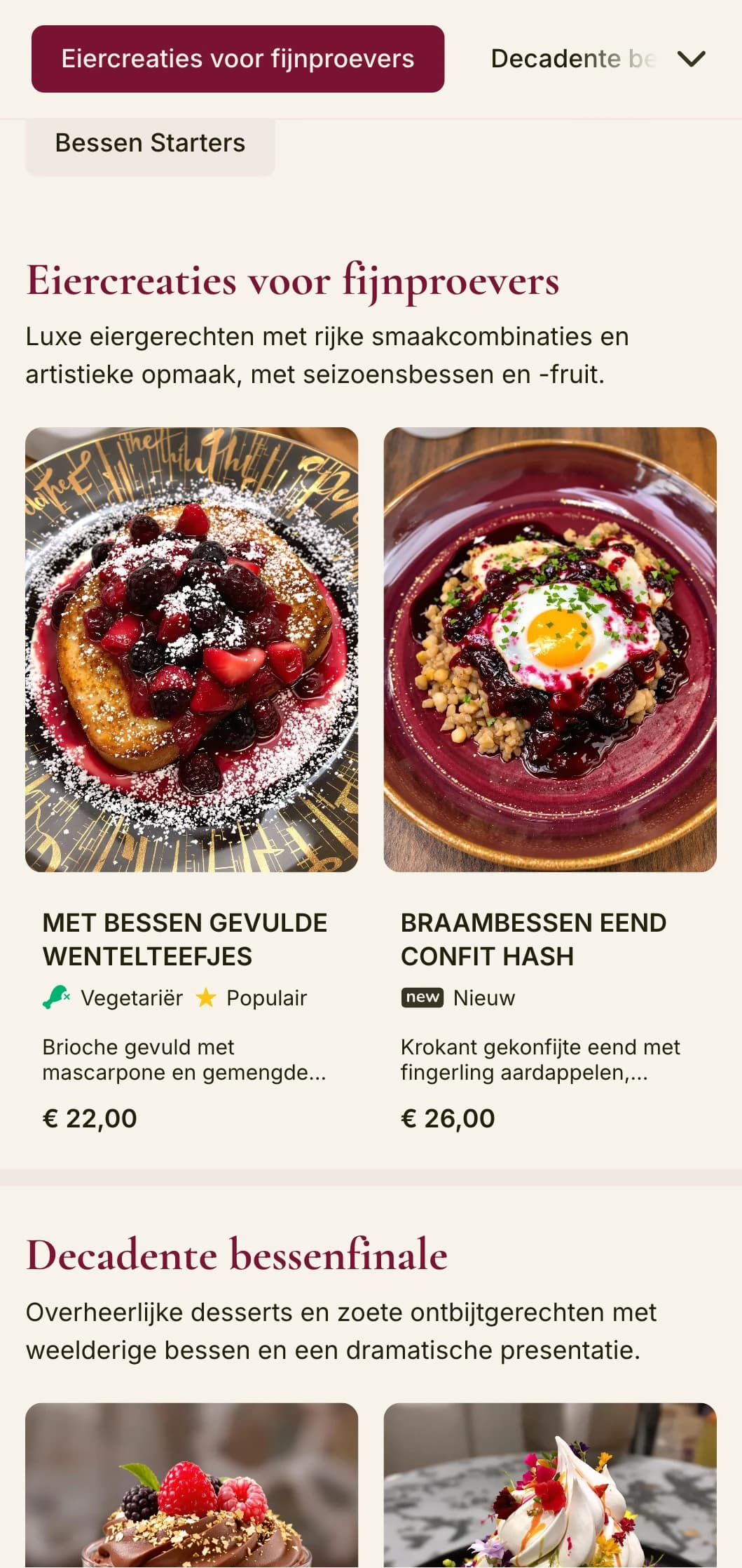 Levendige brunchsjabloon met rijke bessentinten en elegante typografie, ontworpen voor cafés met kenmerkende fruitige gerechten.