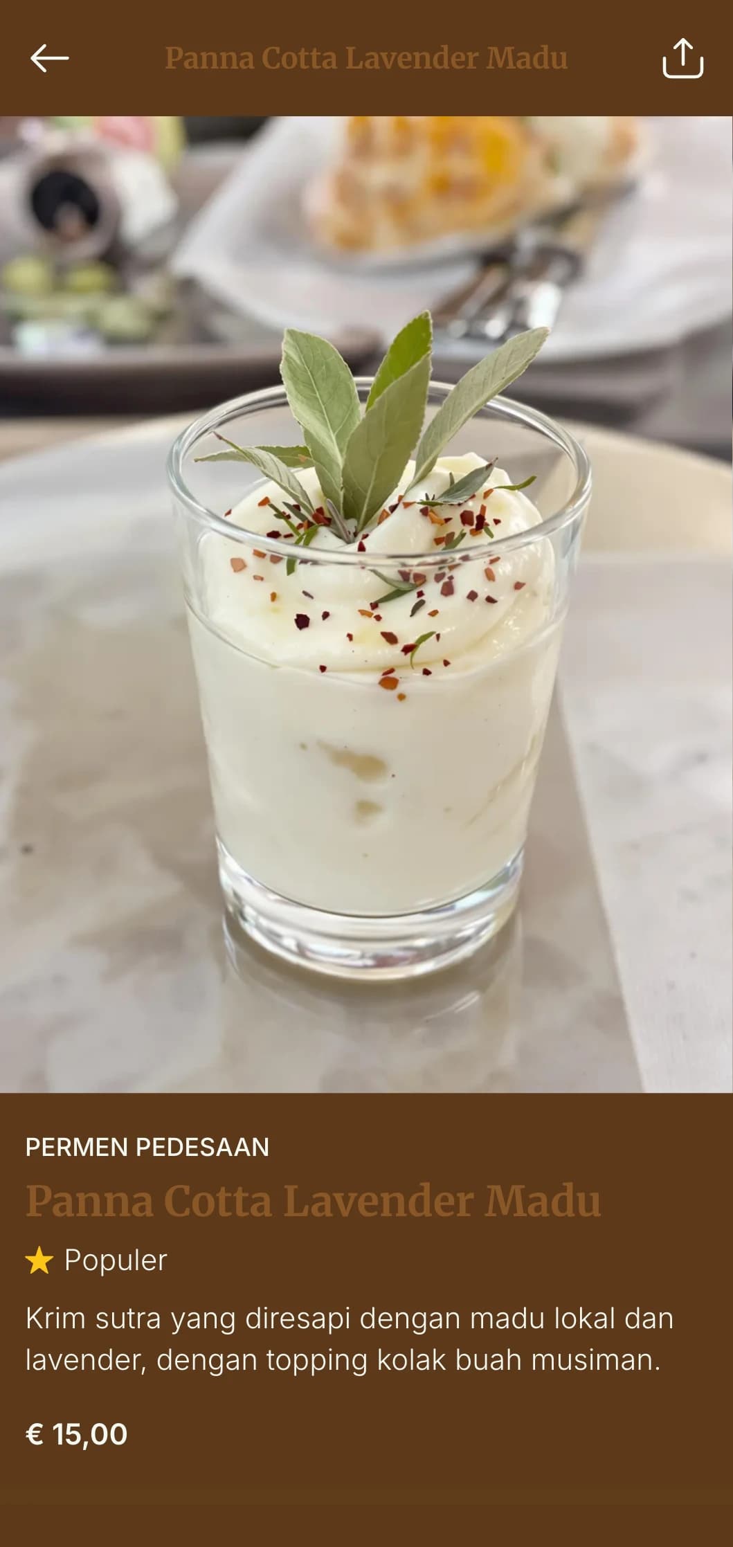 Menu makan malam yang hangat dengan warna tembaga dan sage dengan tekstur alami, cocok untuk tempat makan di ladang.
