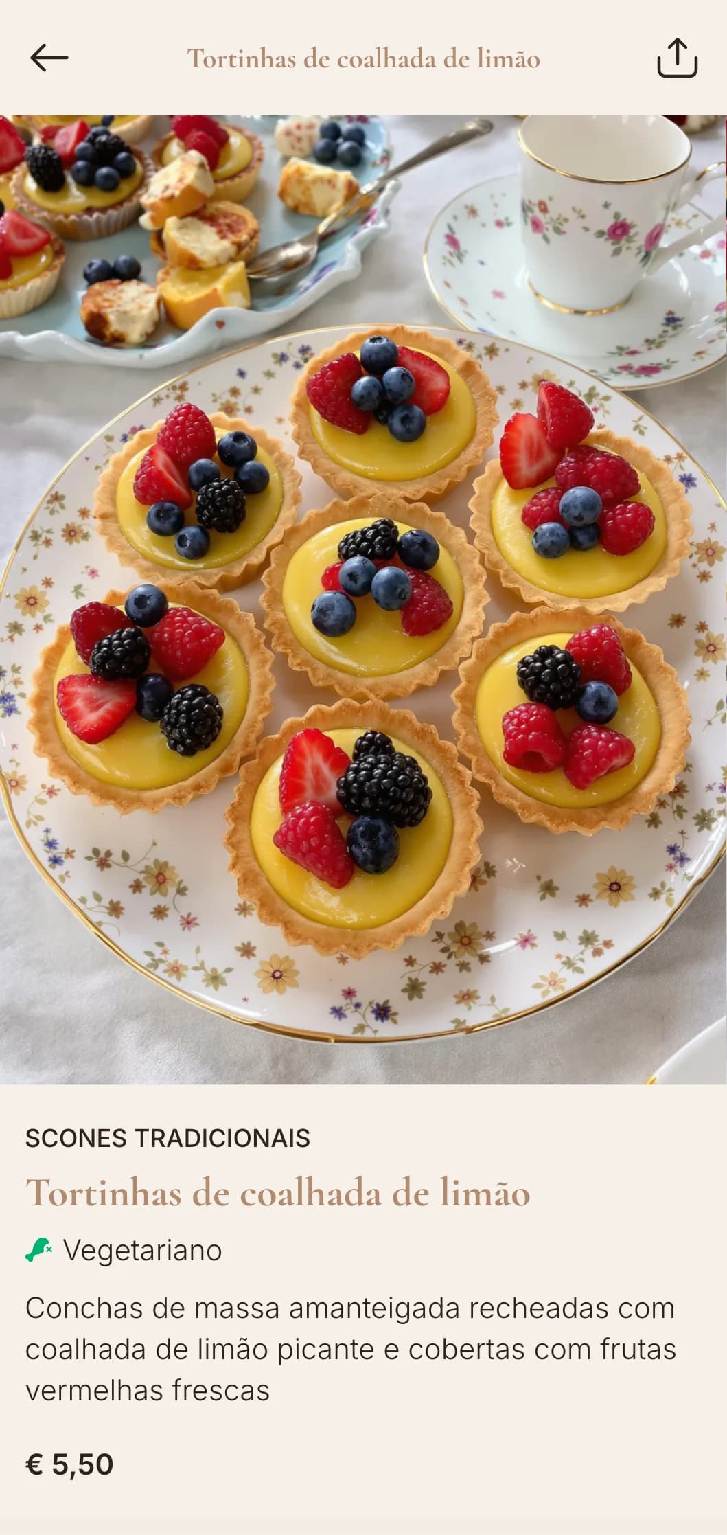 Design vintage elegante com elementos delicados para salões de chá e confeitarias tradicionais.