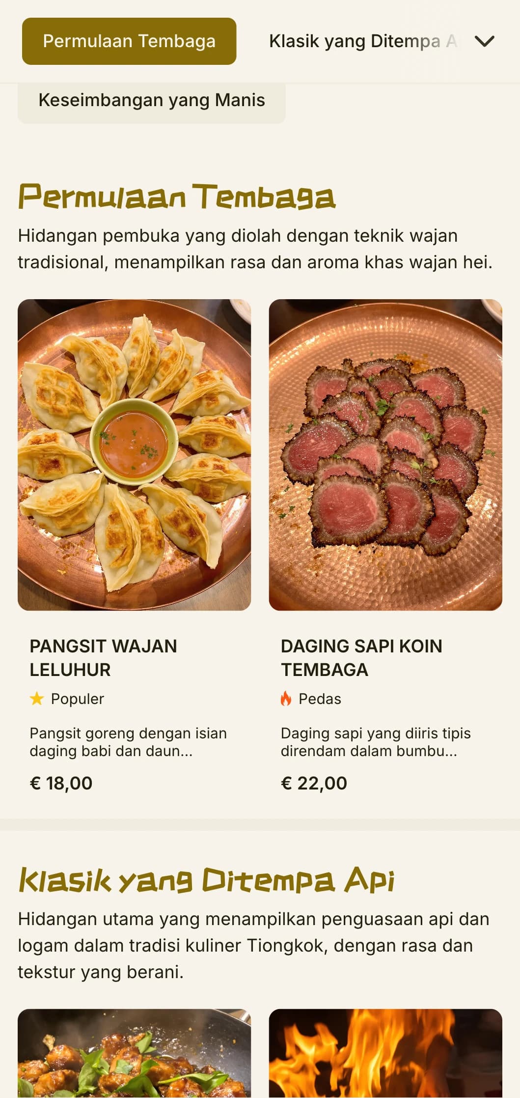 Desain menu Cina yang hangat terinspirasi dari masakan wajan tradisional, dengan aksen tembaga dan elemen kuliner otentik.