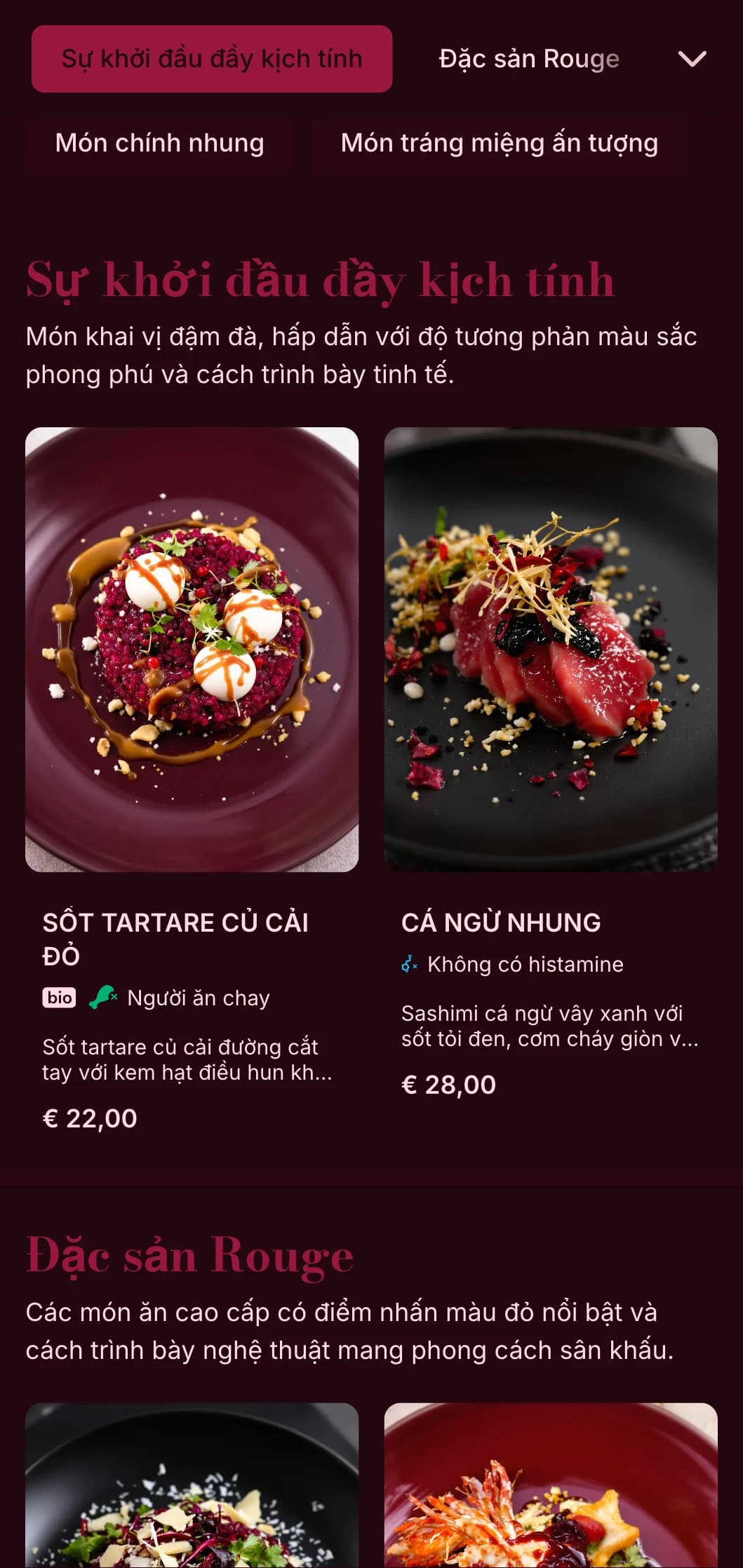 Trải nghiệm ẩm thực phong phú, hoành tráng với tông màu nhung đỏ thẫm và các yếu tố trình bày ấn tượng.
