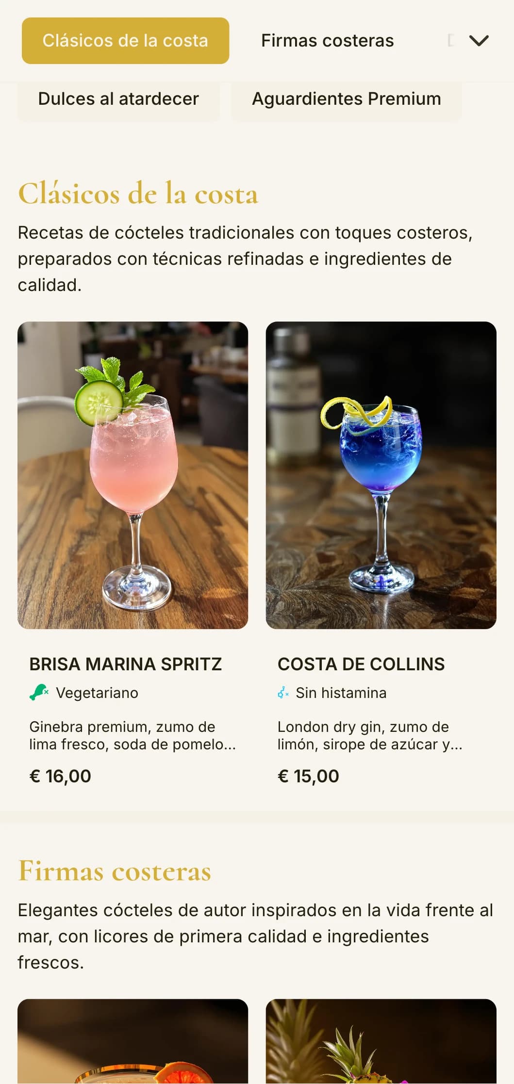 Un sofisticado diseño de inspiración costera para bares de playa y resorts de lujo, con una elegante tipografía y detalles dorados.