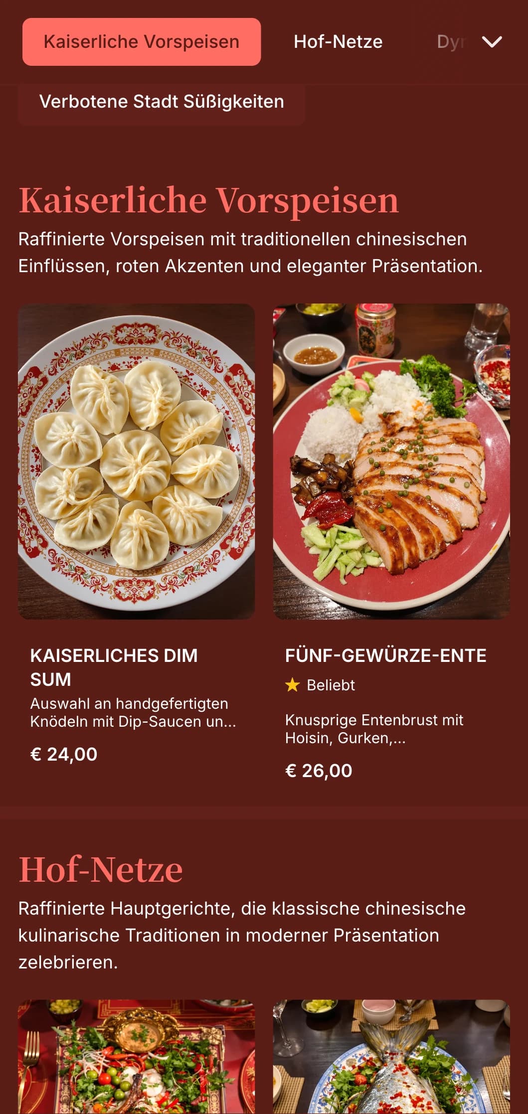 Ein elegantes, chinesisch inspiriertes Abendmenü mit kräftigen Rottönen und traditionellen östlichen Elementen, das sich perfekt für gehobene chinesische Restaurants eignet.