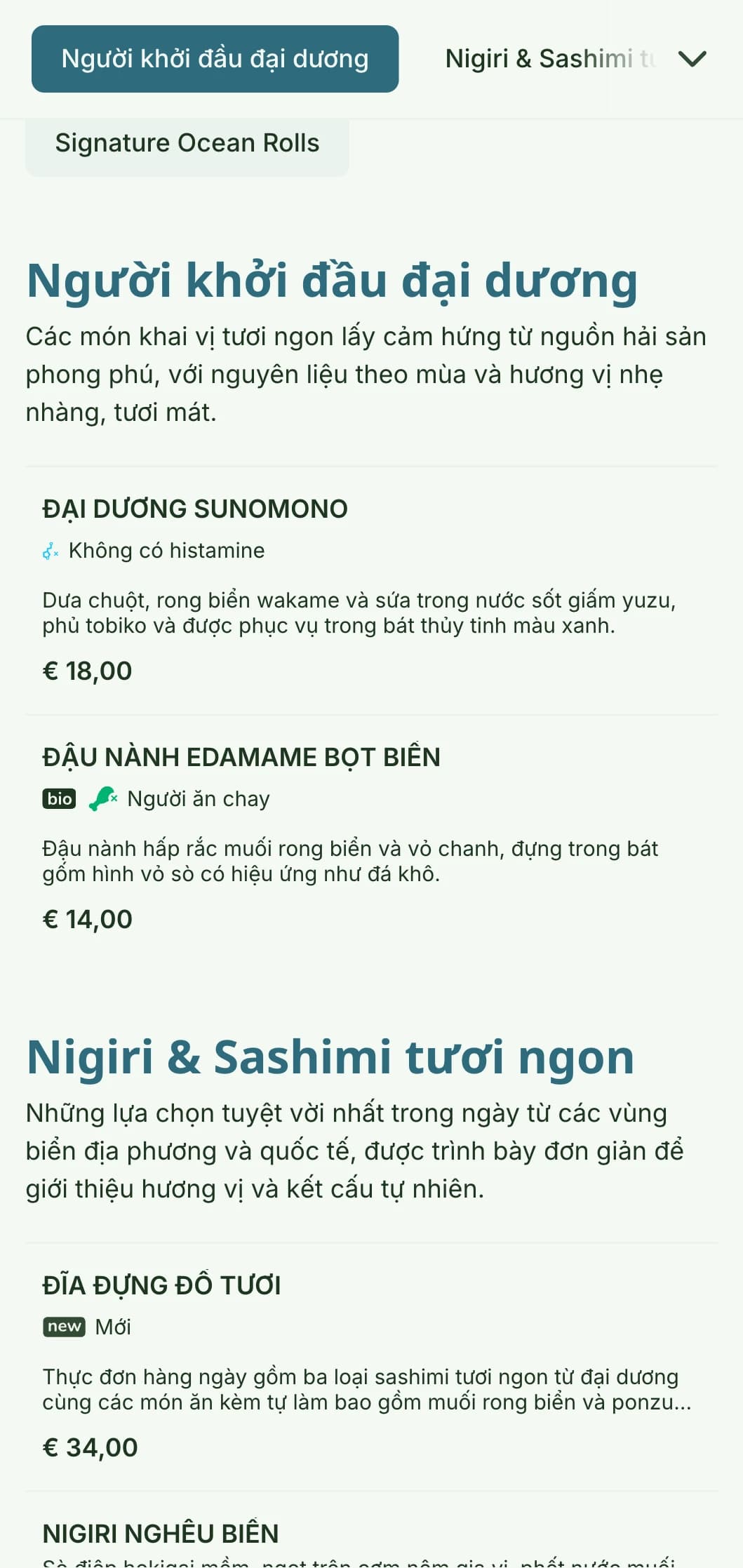 Thiết kế thực đơn sushi tươi mới và sống động lấy cảm hứng từ màu sắc của đại dương, với bảng màu xanh dịu nhẹ, lý tưởng cho các cơ sở chuyên về hải sản.