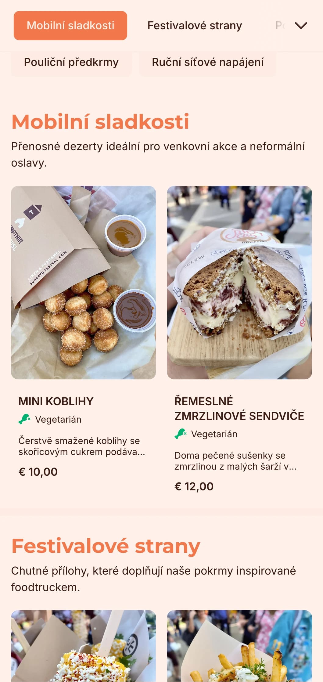 Zábavný a přístupný catering inspirovaný kuchyní food trucků, který nabízí oblíbené pokrmy pro ruční použití a neformální prezentaci na venkovních akcích a festivalech.