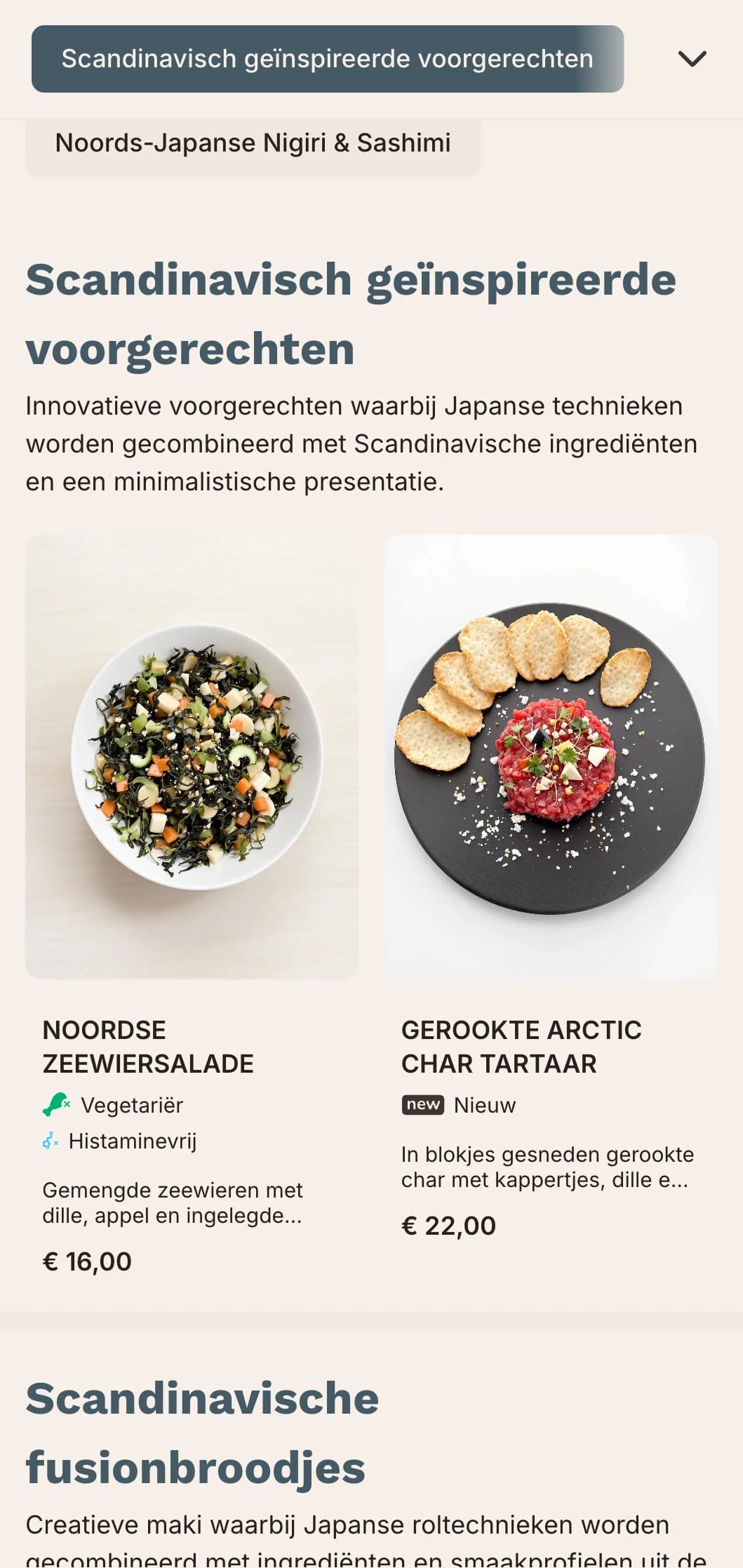 Hedendaags fusion sushi-menu dat Japanse tradities combineert met Scandinavisch minimalisme, met strakke lijnen en gedempt blauw.
