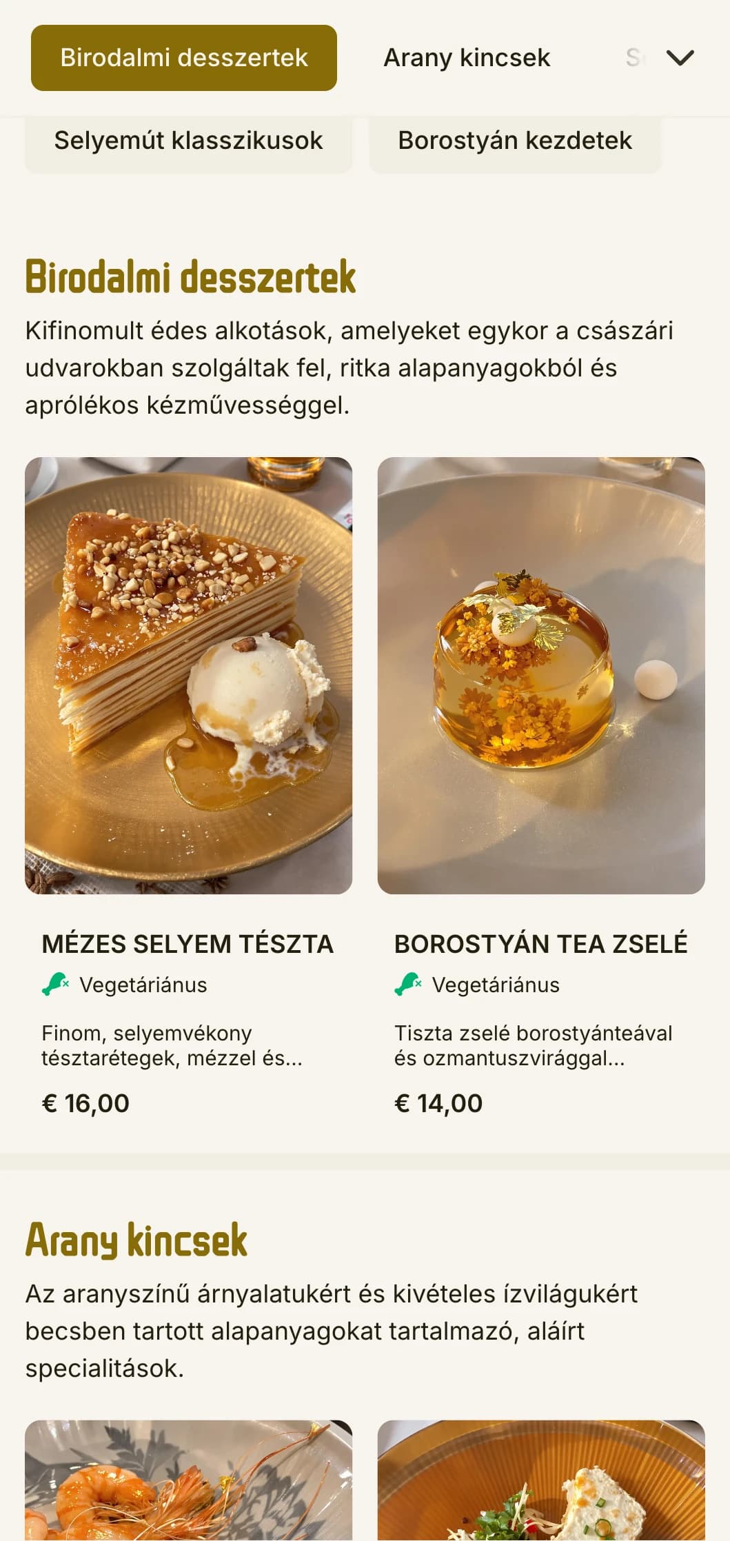 Fényűző kínai menü design, amely a borostyán és a selyem esztétikáját ötvözi, meleg tónusokkal a kifinomult étkezéshez.