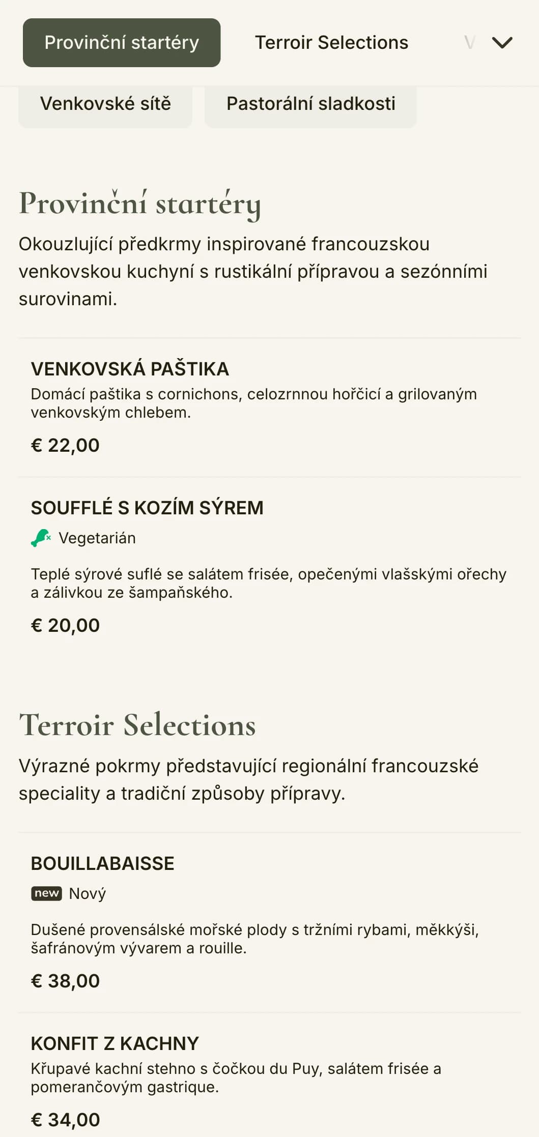 Okouzlující večeře inspirovaná estetikou francouzského venkova, která se vyznačuje šalvějově zelenými tóny a rustikální elegancí.